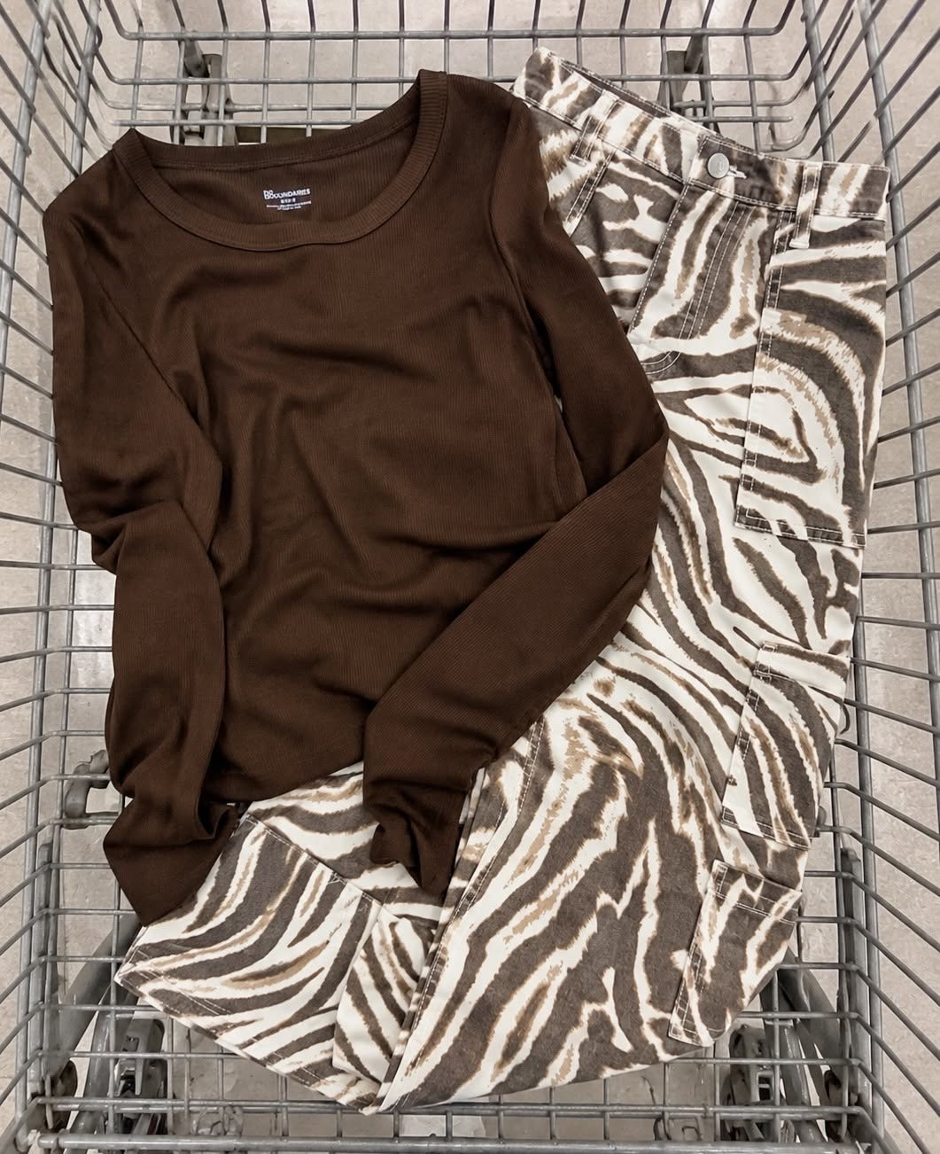 These zebra print pants are everything!!🤎🤍 Such a fun print— Tons more patterns online too!