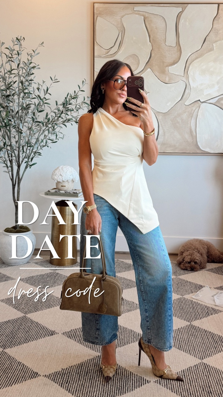 Day dates might actually be better than date nights 🤎 A cute top, good denim + heels and I’m ready.