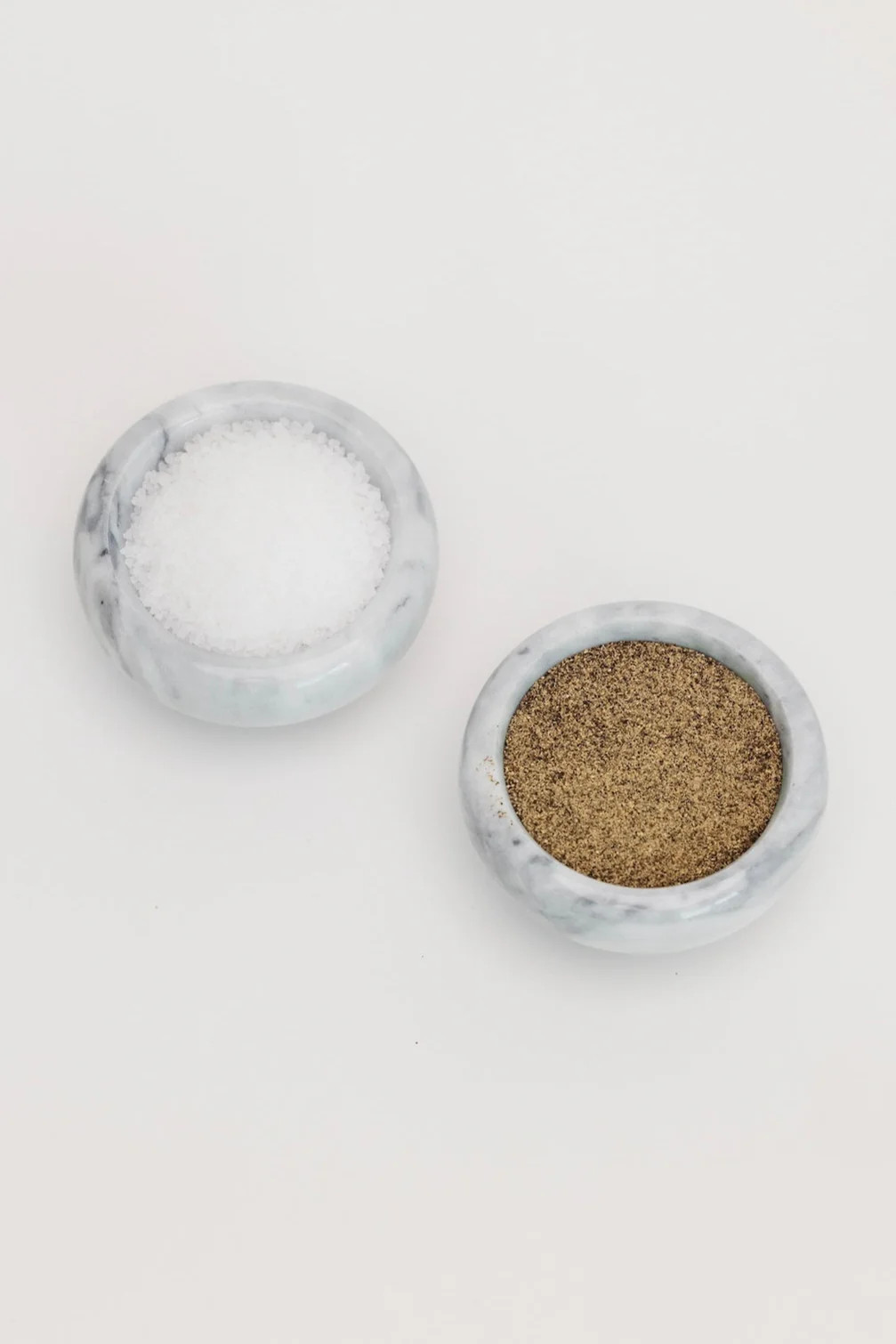 Kalani Marble Salt + Pepper Pinch Pot Set | THELIFESTYLEDCO