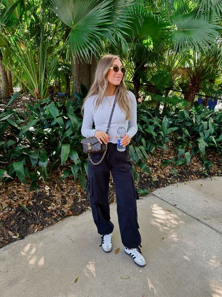 Out for exploring! Love these cargo pants from Abercrombie! Wearing size XS long