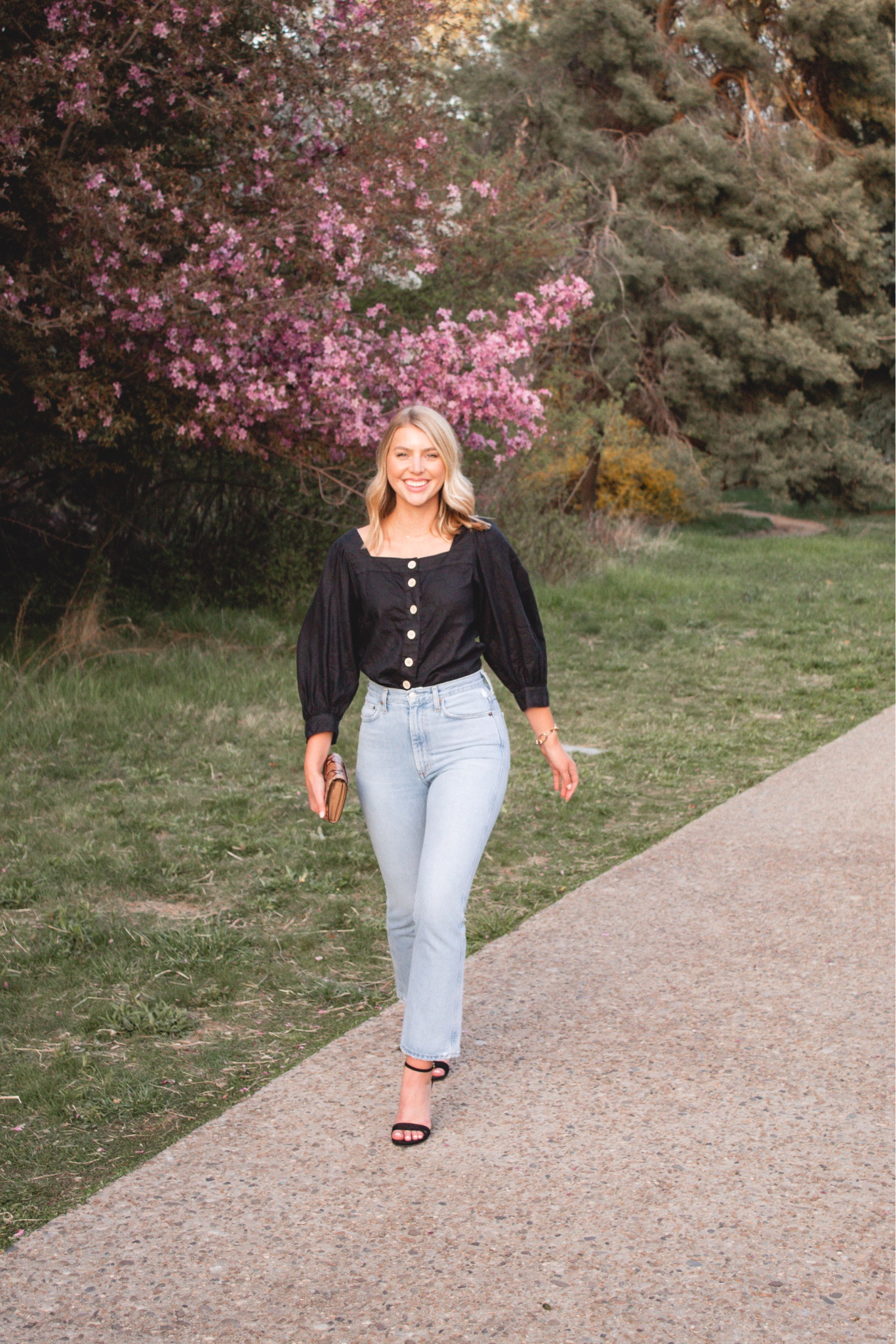 Spring outfit, linen top, kick flare jeans, suede heels

#LTKSeasonal