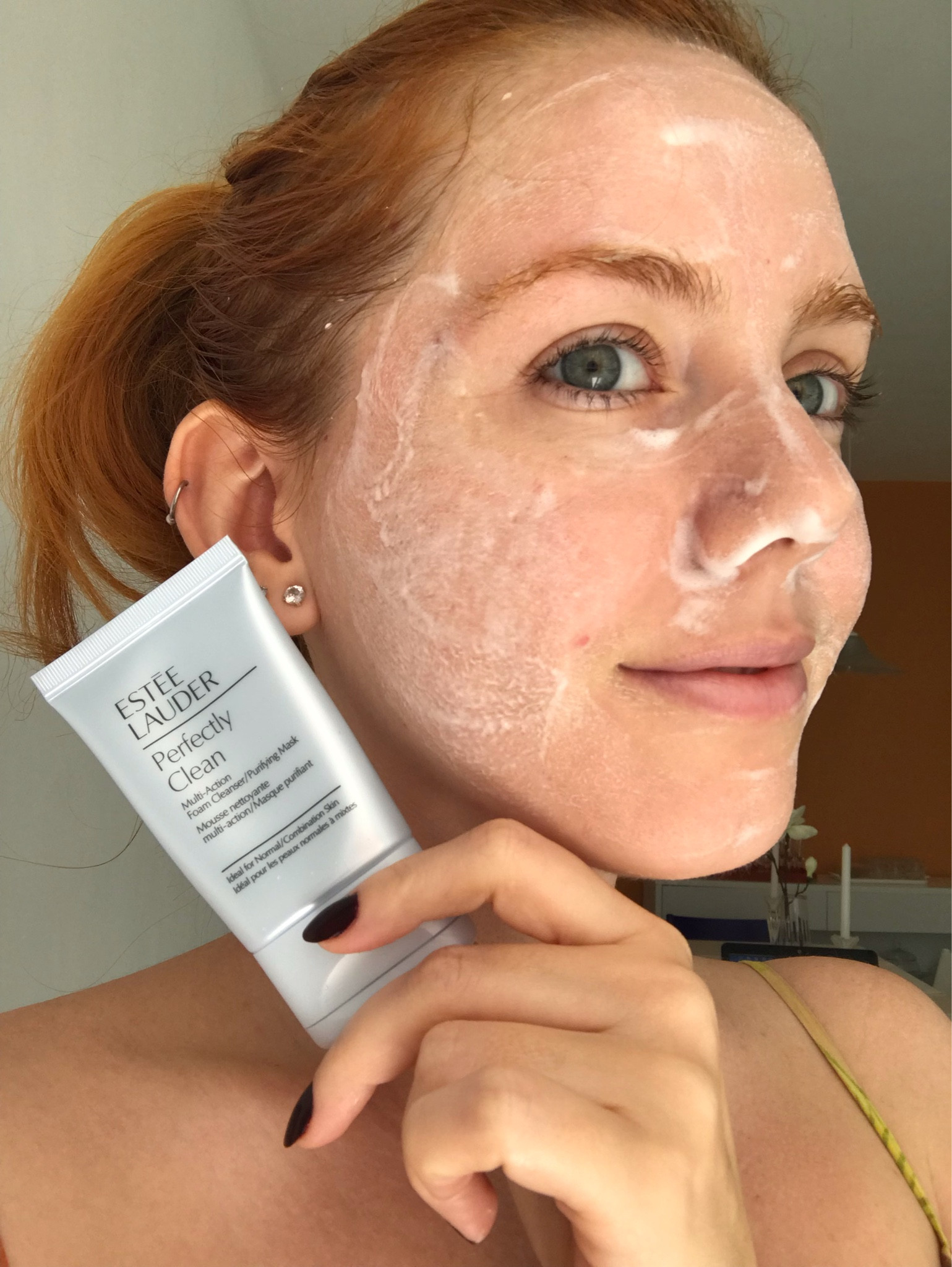 Vale a pena conhecer essa espuma de limpeza da Estee Lauder: ela tem dupla função de limpador e máscara descongestionante de poros, tudo isso sem agredir até as peles mais secas e sensíveis. Estou amando! 

#LTKbrasil #LTKFind #LTKbeauty