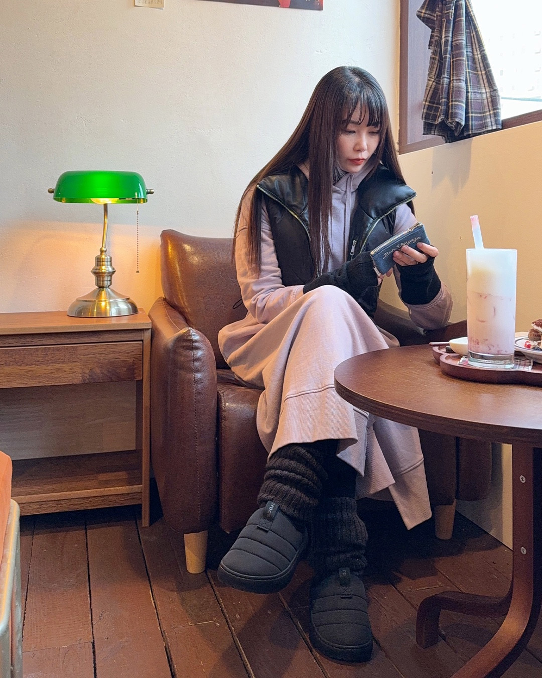 CROCS 클래식 퍼프 모크 🖤
귀엽고 따뜻한 데일리 겨울 신발이에요

#crocs #크록스 #겨울슬리퍼 #겨울신바ㄹ

#LTKshoes #LTKasia #LTKwinter