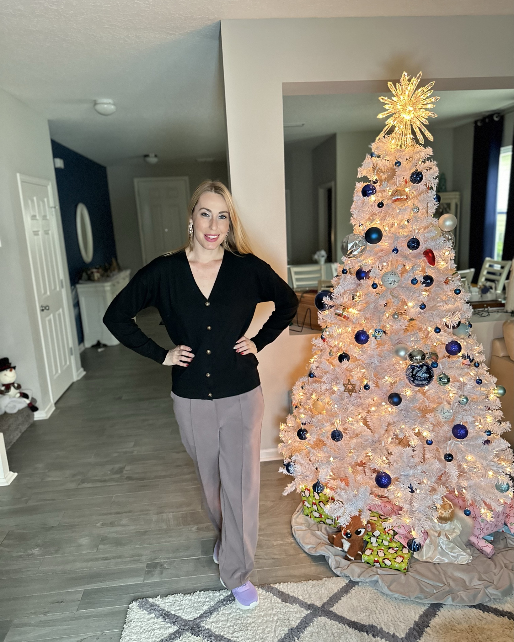 Comfy casual but still looks professional 
🖤 oversized and soft cardigan - wearing size small, fits true to size 
🖤 these pants are super soft and comfy, wearing medium in the longer inseam 

#LTKFindsUnder50 #LTKFindsUnder100 #LTKStyleTip