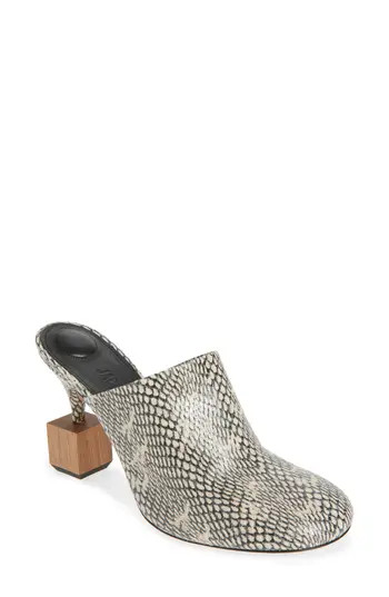Jacquemus Les Mules Bisou Mismatched Mule in Beige 150 at Nordstrom Rack, Size 9Us / 40Eu | Nordstrom Rack