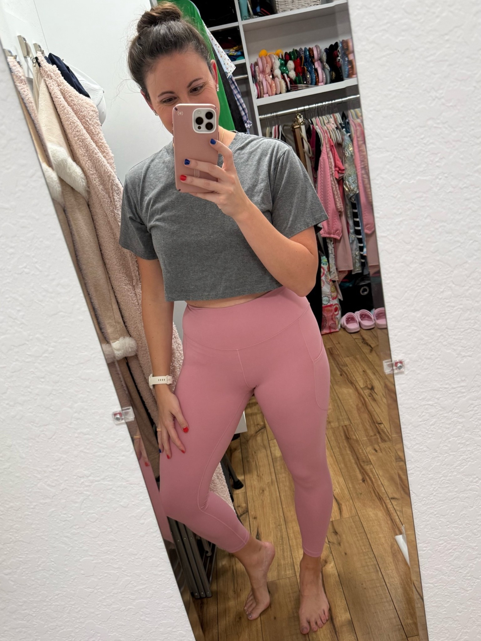 Tonight’s post-work fit: cropped Tshirt from Amazon that I LOVE! Comes in a pack and fits true to size! These Nike leggings are also a favorite and fit true to size! Grab both today!

#LTKgrwm #LTKootd #LTKHome