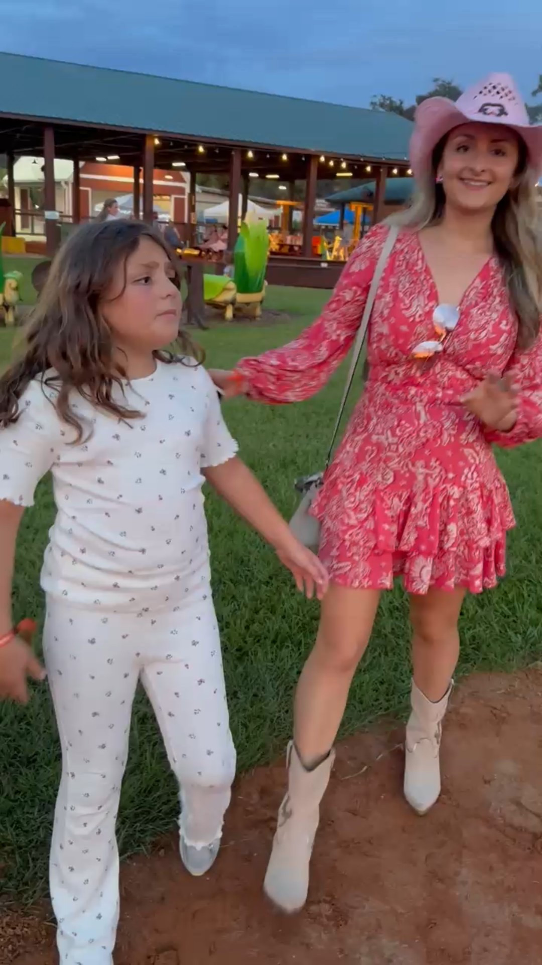 Yeeehaw Rodeo time. Getting ready for line dancing in this fabulous dress. 