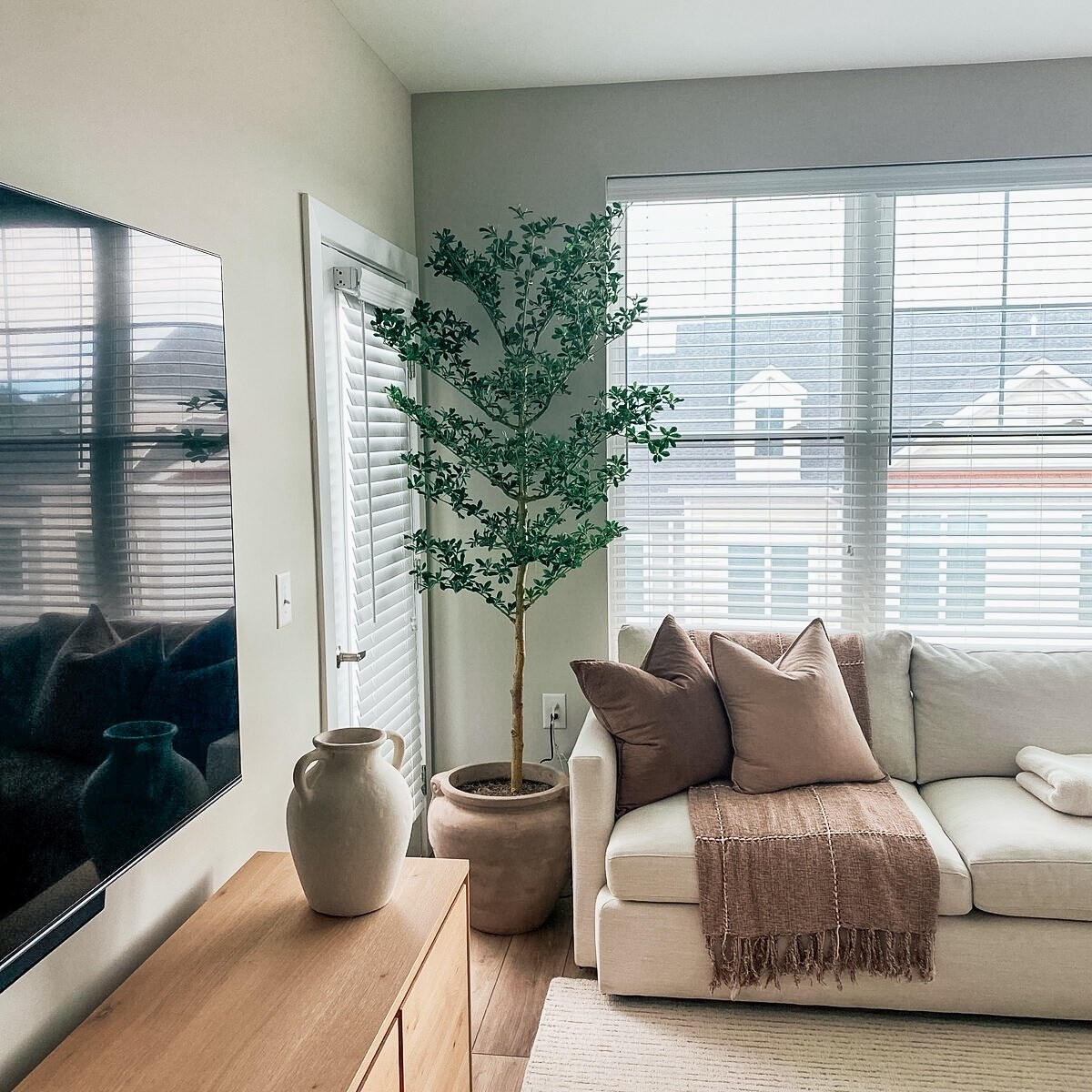 home decor
faux tree
living room 
bedroom
home accents

#LTKSaleAlert #LTKSpringSale #LTKHome