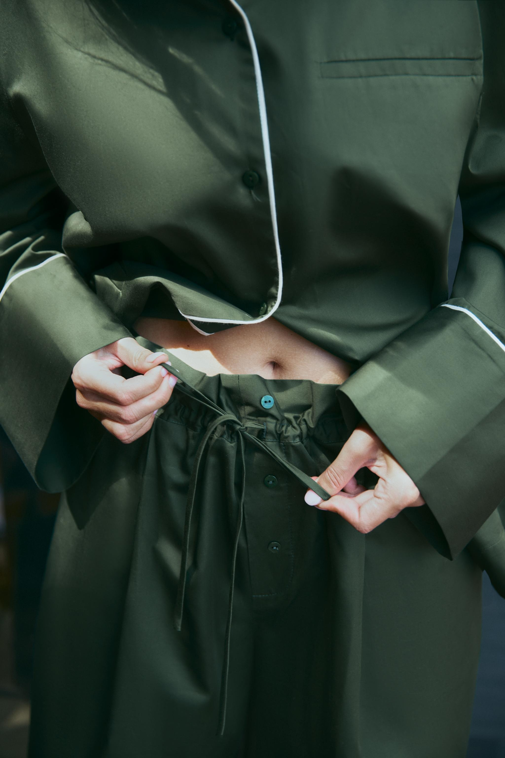 HOSE AUS POPELINE MIT KONTRAST | Zara DE