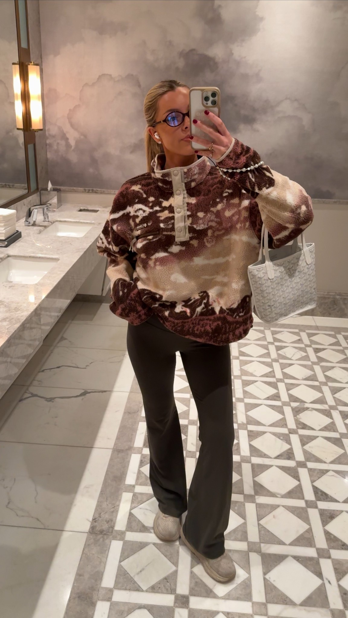 ootd 🐻

#LTKCyberWeek #LTKHoliday #LTKGiftGuide