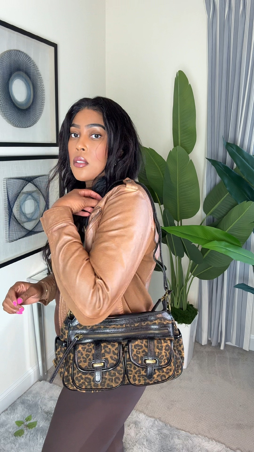 I’m loving my new leopard print Angel Kiss handbag! 😍 It’s literally perfect for fall.  🍁