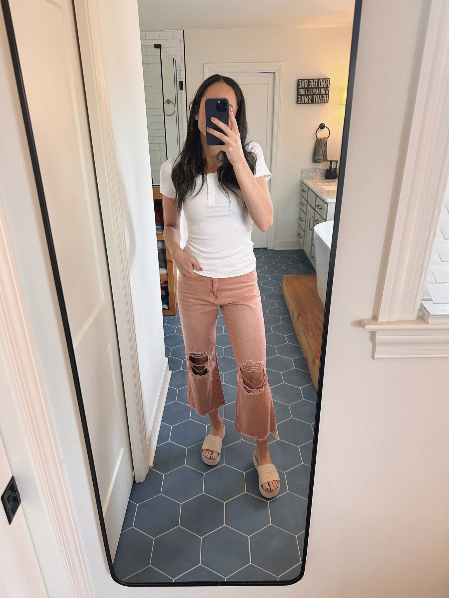 Comfy mom fit of the day ✨🫶🏽 #momfashion #comfyfit #coloredjeans

#LTKStyleTip #LTKSummerEdit #LTKSaleAlert