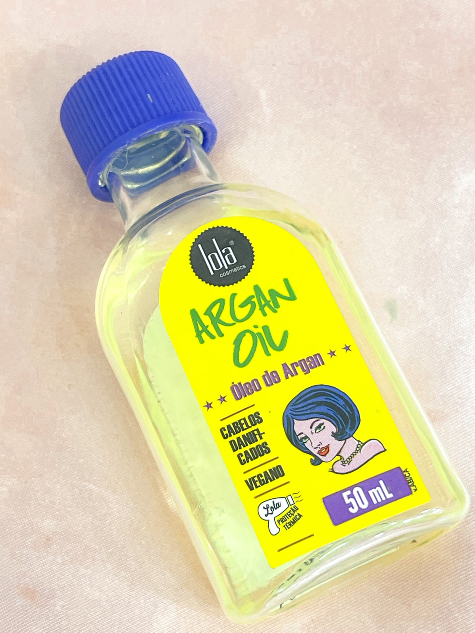 O Óleo de Argan Lola é um produto vegano reparador de cabelos danificados, ajuda no controle ao frizz, diminui a eletriciade estática e da brilho aos fios. Com proteção térmica e solar, diminui o enfraquecimento dos fios causados pela poluição, sol, vento, secador, chapinha, processos químicos, piscina e mar.💫 

#LTKbeauty #LTKbrasil