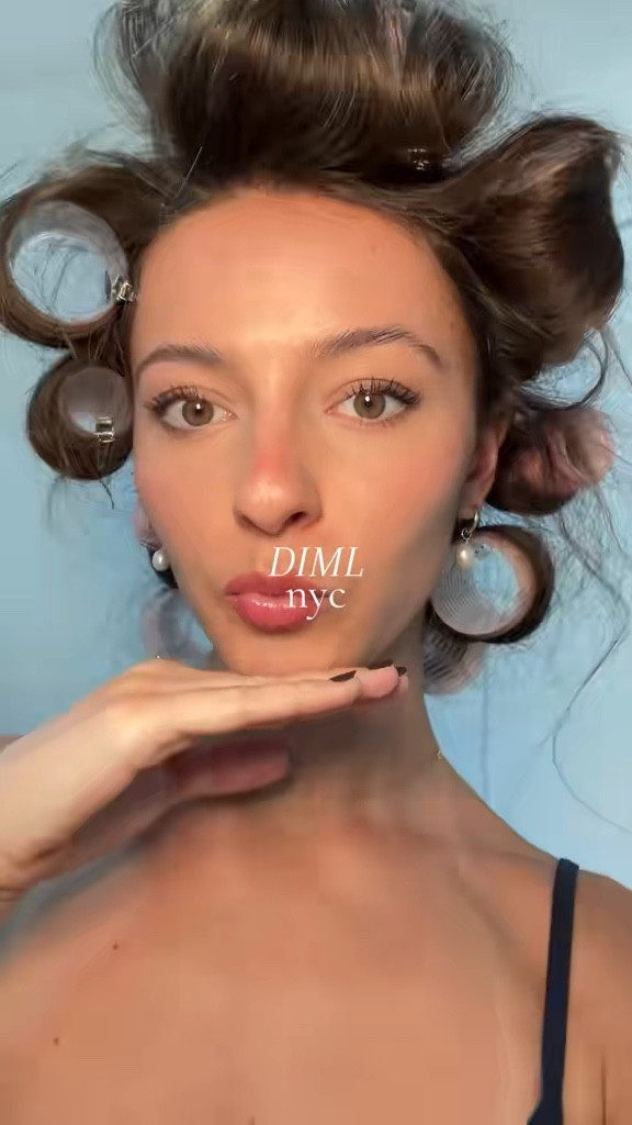 Another perfect Saturday in Manhattan 🖤 #hairrollers #diml #grwn #nyc