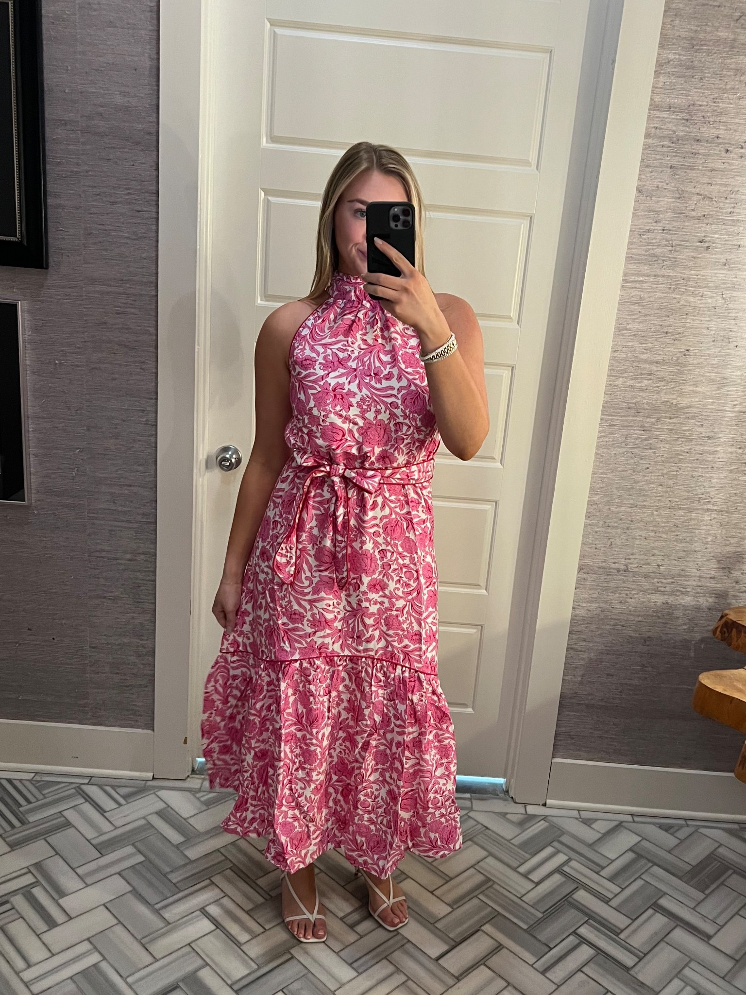 Stunning sundress for summer! Perfect for a baby/wedding shower, vacation, or luncheon🩷

Runs a little big!

#LTKWedding #LTKSeasonal #LTKParties