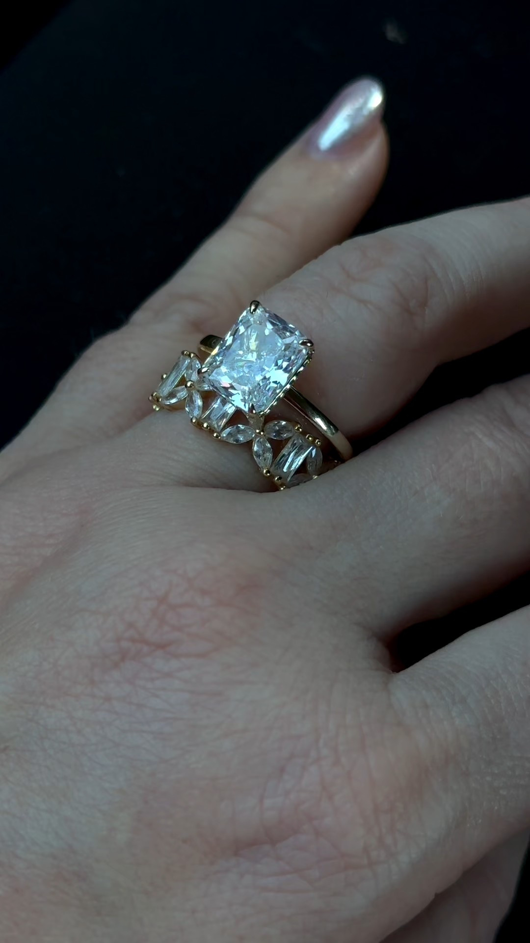 If you’ve ever wanted that main character engagement glow without the main character budget… this is it 💍✨ The PAVOI 14K Gold Plated 3.5CT Square Radiant Cubic Zirconia Engagement and Promise Ring delivers that bold, radiant sparkle that looks way more expensive than it is.

#engagementring #promisering #radiantcutring #affordableluxury #jewelryobsessed

#LTKNYFW #LTKgrwm #LTKdayinmylife
