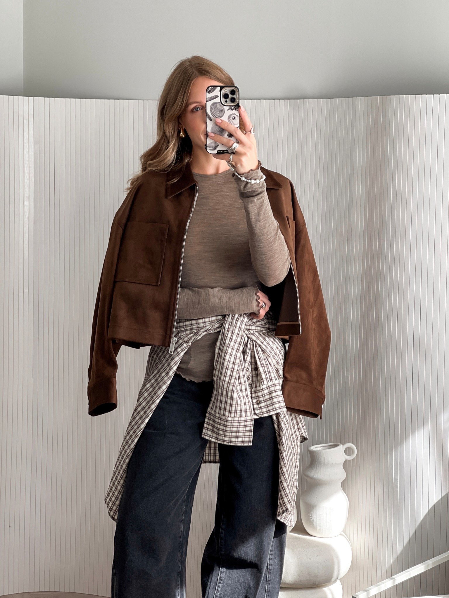 AUTUMN OUTFIT 🍂 

H&M checked shirt 
& Other Stories long sleeve wool top
Fabrique brown faux suede barn jacket (use CHARLOTTE20 for discount)  
Levi’s baggy dad barrel leg jeans 

#LTKautumn #LTKjeans #LTKuk