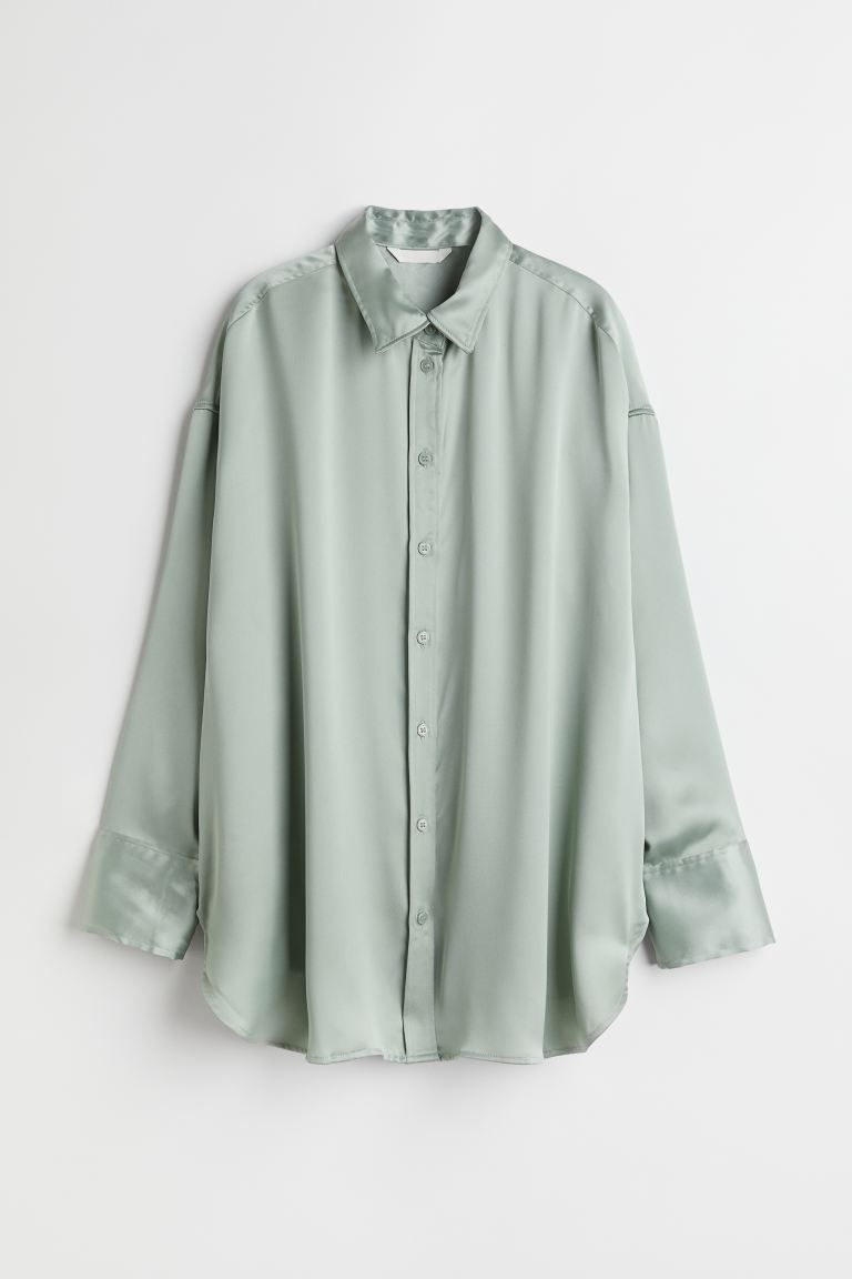 Conscious choice  Relaxed-fit blouse in woven fabric. Collar, buttons at front, and double-layere... | H&M (US + CA)