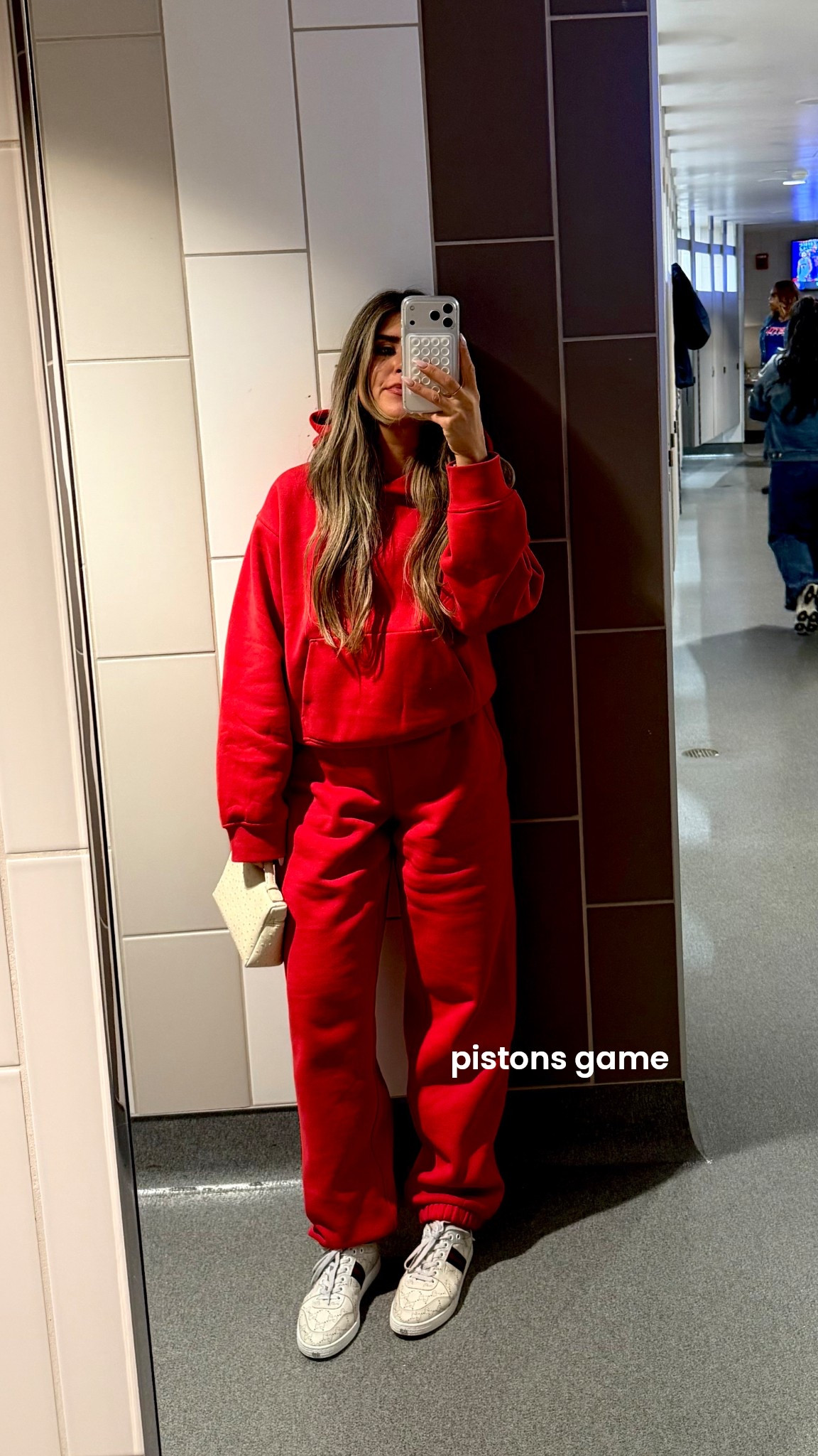 red sweats


xs sweatshirt
xs sweatpants 