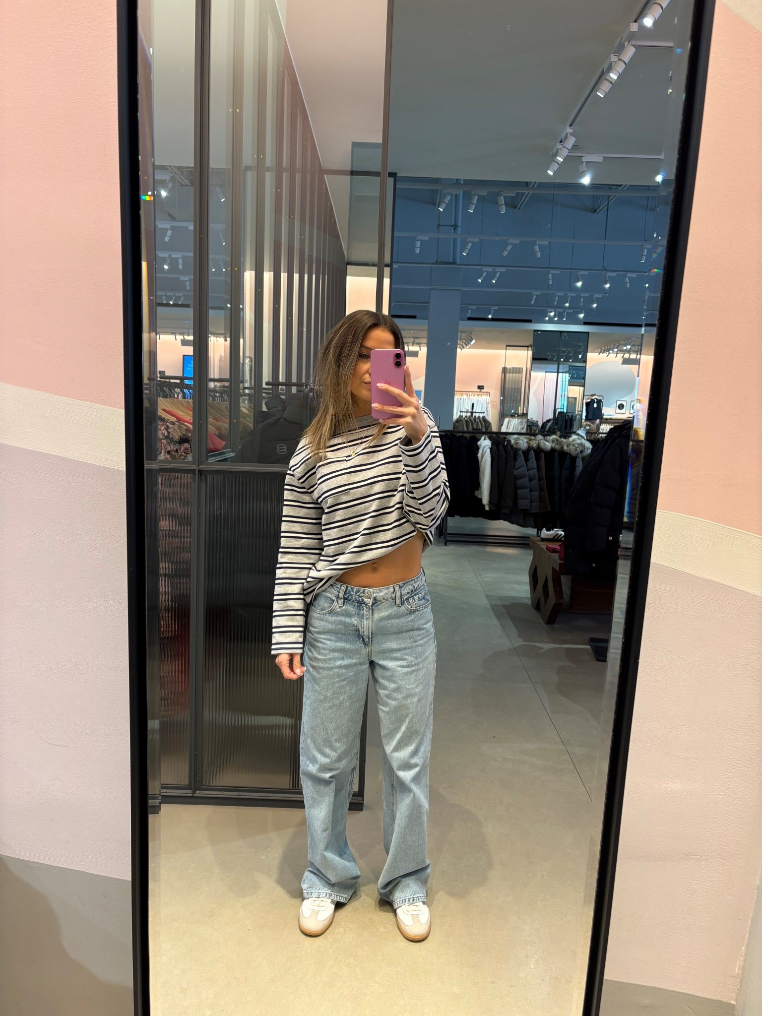 Jeans are old but loving this top 😁 wearing XS! Oversized but would still suggest sizing up if you want an ultra baggy look. 

#LTKjeans #LTKcanada #LTKstyletip