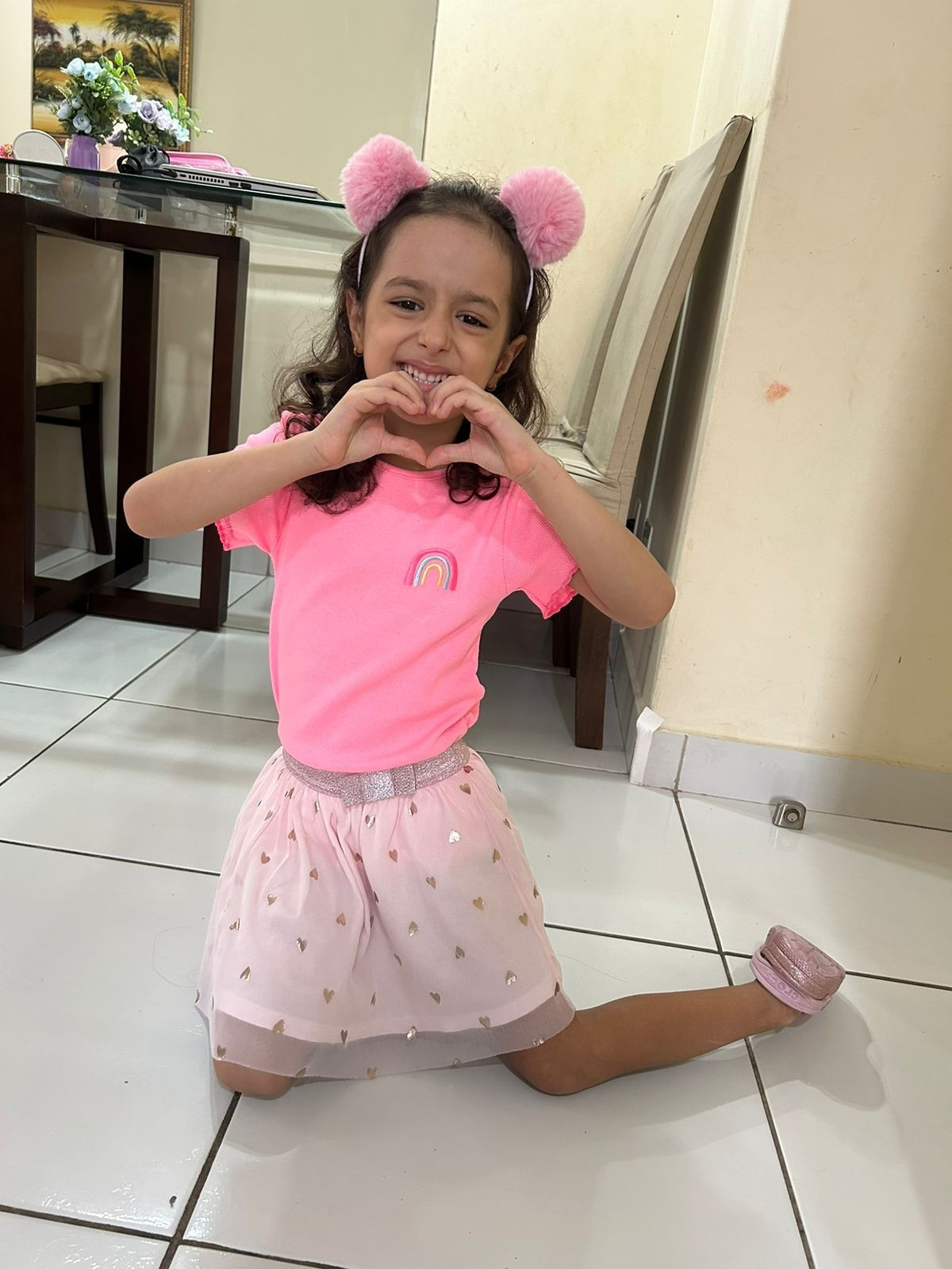 E pra uma princesa que é pura vaidade, um lookinho que exalta ainda mais o charme. Ela já combinou essa saia de tule com todos os lookinhos dela e amou os coraçõezinhos ❤️🥰

#DesafioLtkCon24 #lojasrenner #lookdodia #

#LTKbeauty #LTKkids #LTKbrasil