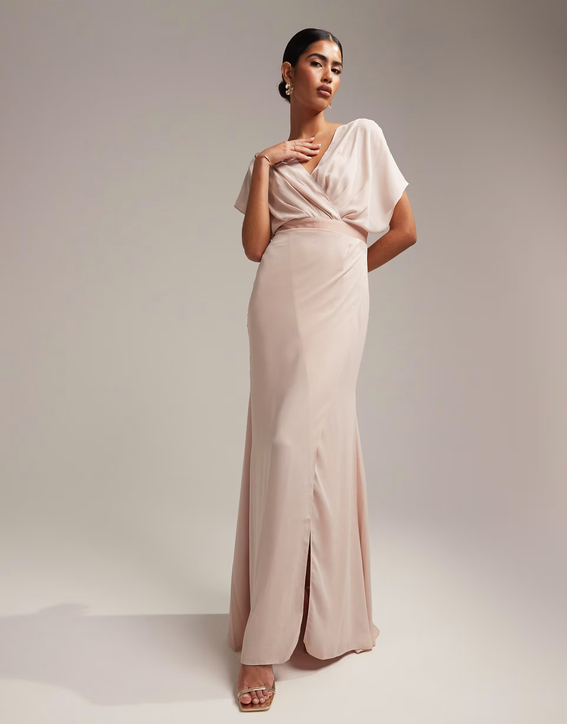 ASOS DESIGN - Vestito lungo a maniche corte da damigella con scollo ad anello e bottoni sul retro | ASOS (Global)