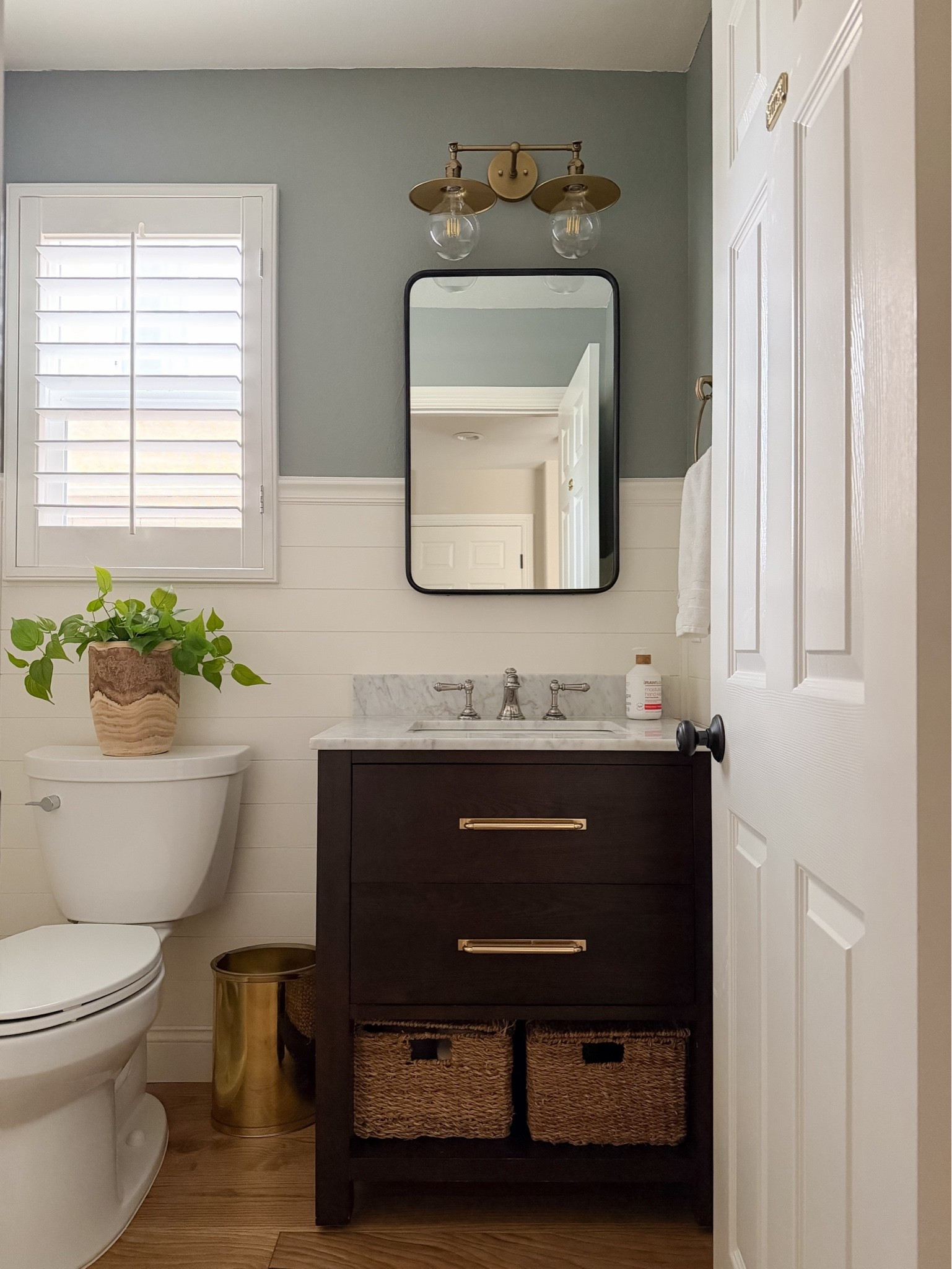Vanity combo with sink and countertop on sale!

Wayfair finds

#LTKSaleAlert #LTKHome