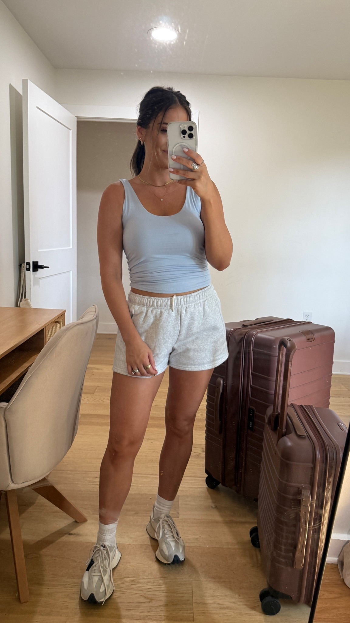 TRAVEL FIT ✈️ 🧳
tank: @batessistersboutique 
shorts/shoes/luggage linked!! 👏🏼