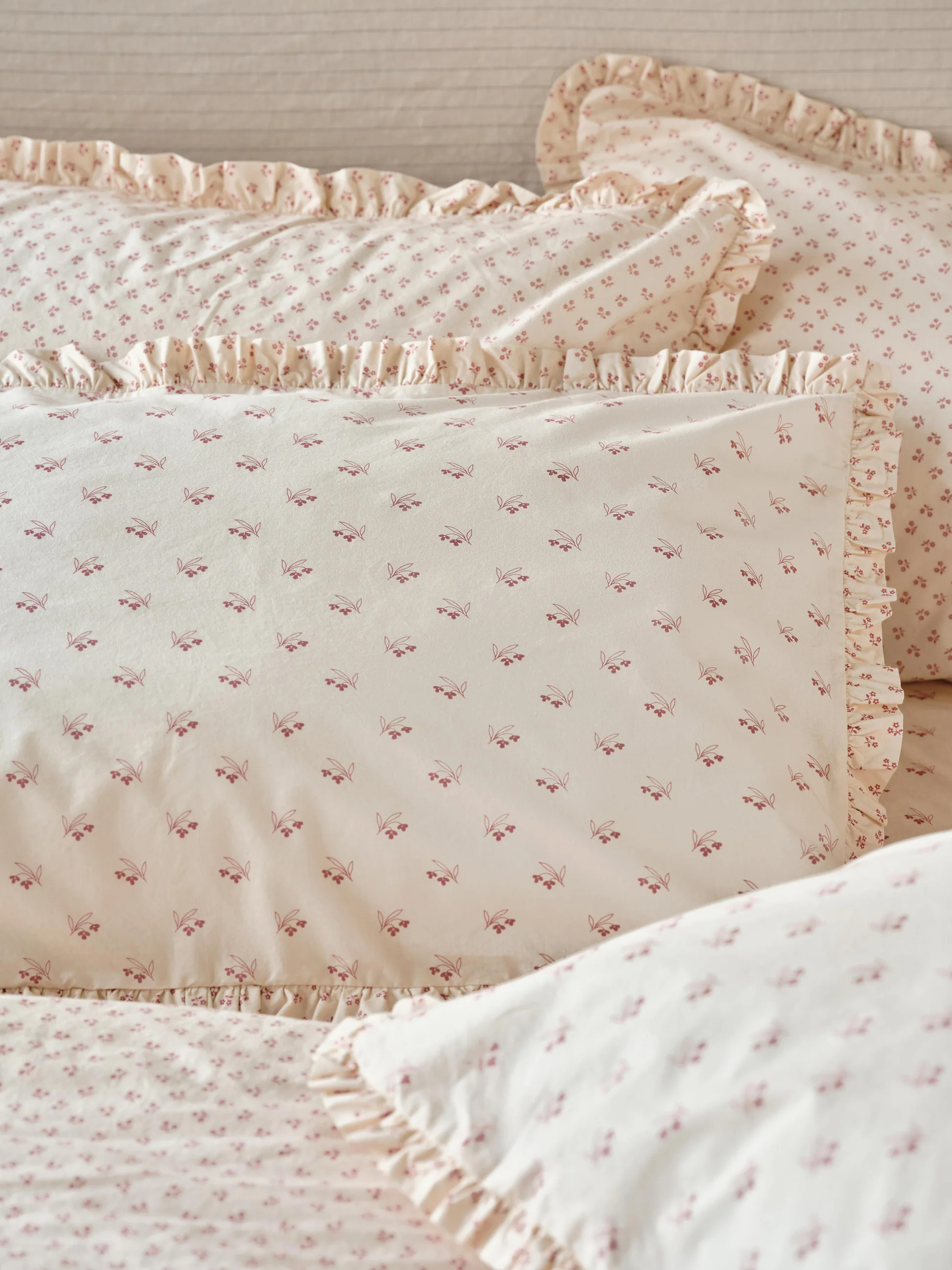 Dusty Pink Martha Floral Cotton Frill Pillowcases (Pair) | Piglet