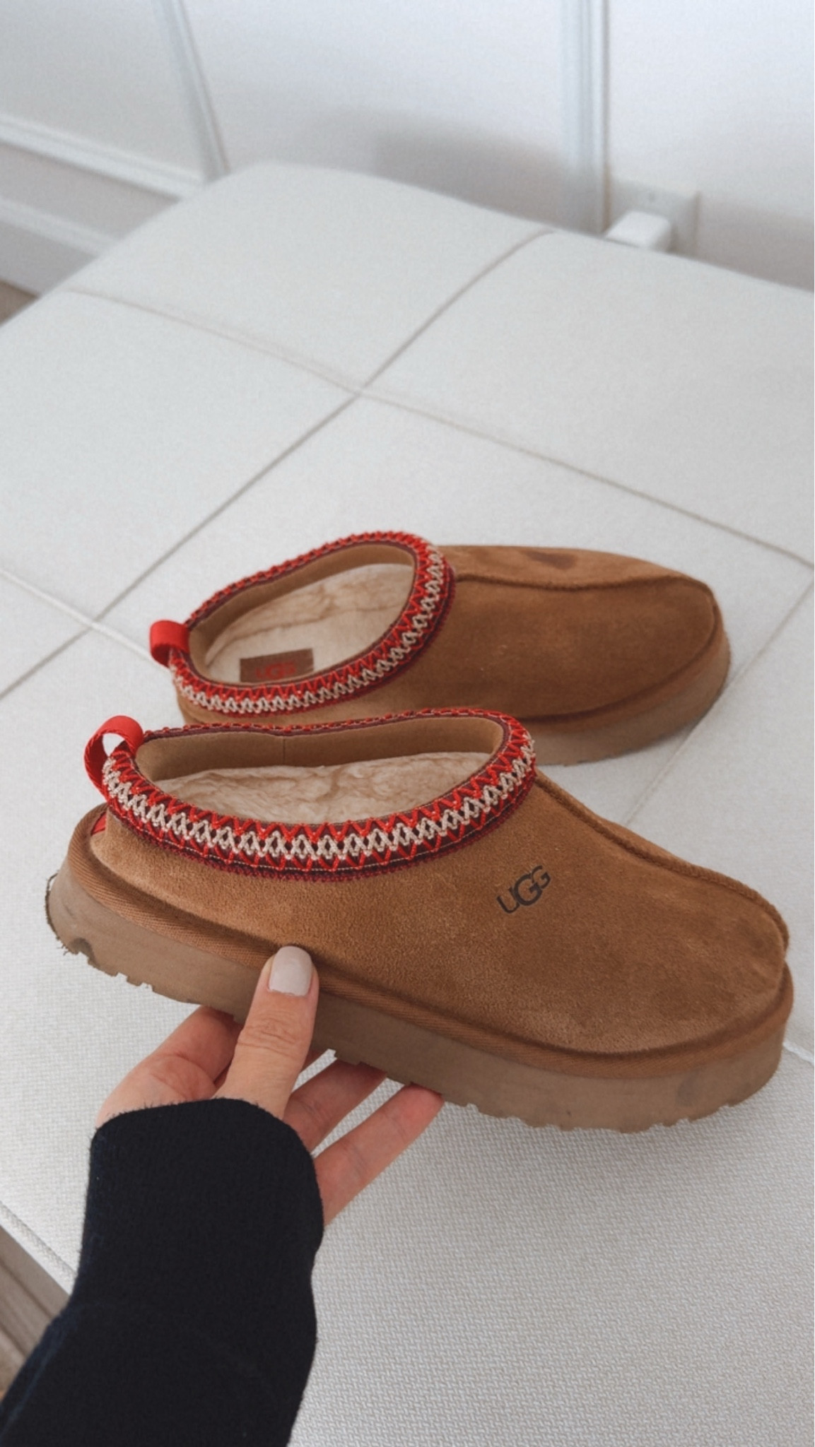 Super comfortable Ugg that it’s perfect for fall/ winter outfits! Fits true to size 

#LTKU #LTKStyleTip #LTKSeasonal