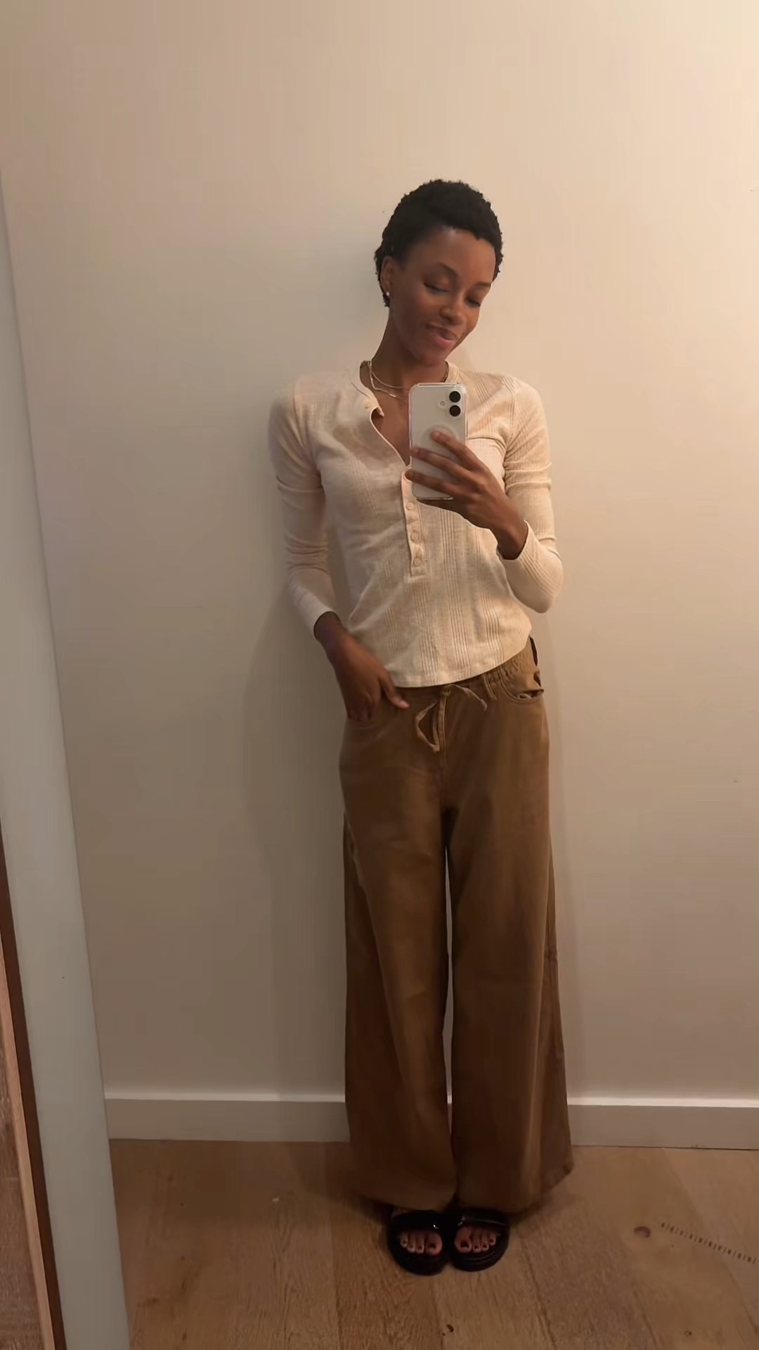 Low rise pants are making a comeback to my closet. A wide leg & ribbed top never misses. 

Fall fashion 
Fall outfits
Wide leg pants
Low rise pants
Outfit inspo
Outfits
Every day fashion 

#LTKFindsUnder50 #LTKSaleAlert #LTKStyleTip