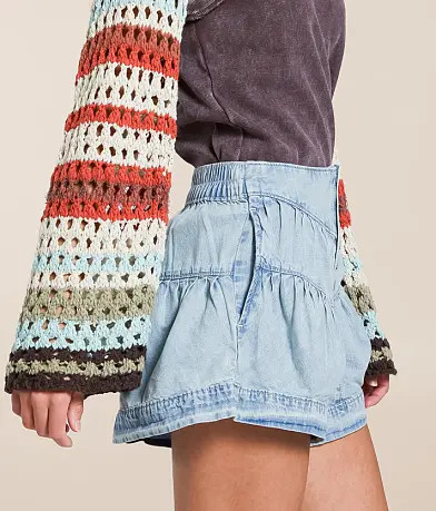 Fleur Pleated Denim Short | Buckle