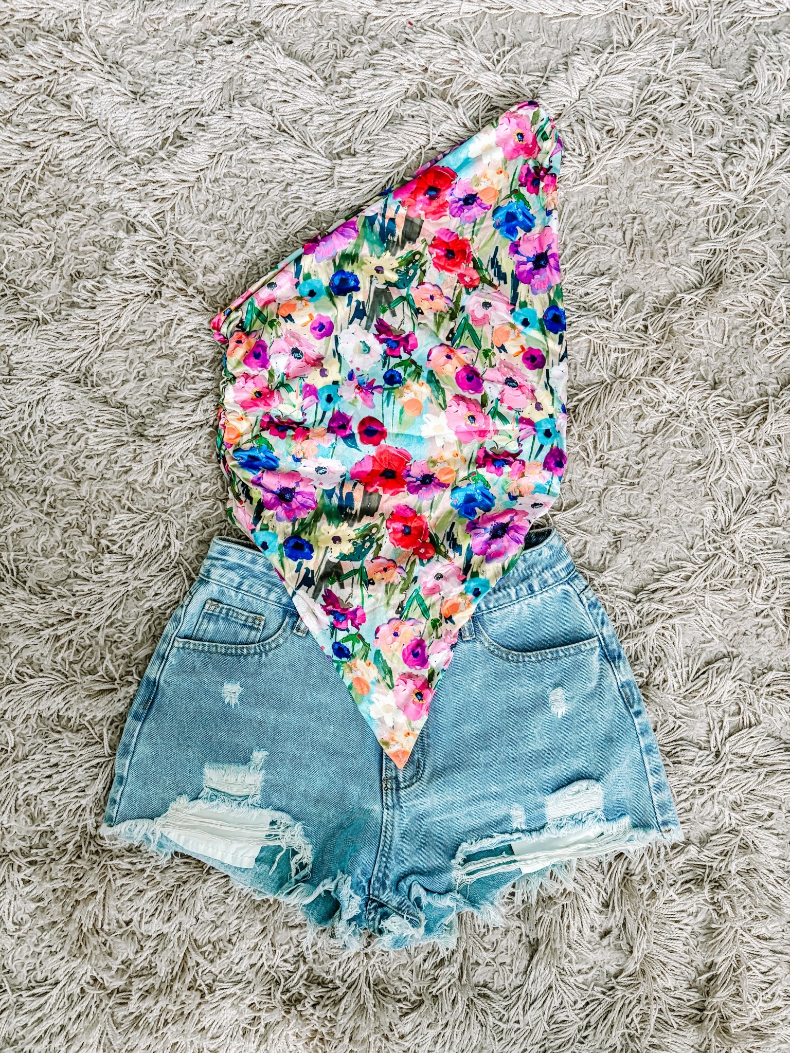 Summer Outfits!! 🩷
Both top & shorts are on sale!!
Fits TTS!!

#LTKStyleTip #LTKSaleAlert #LTKFindsUnder50