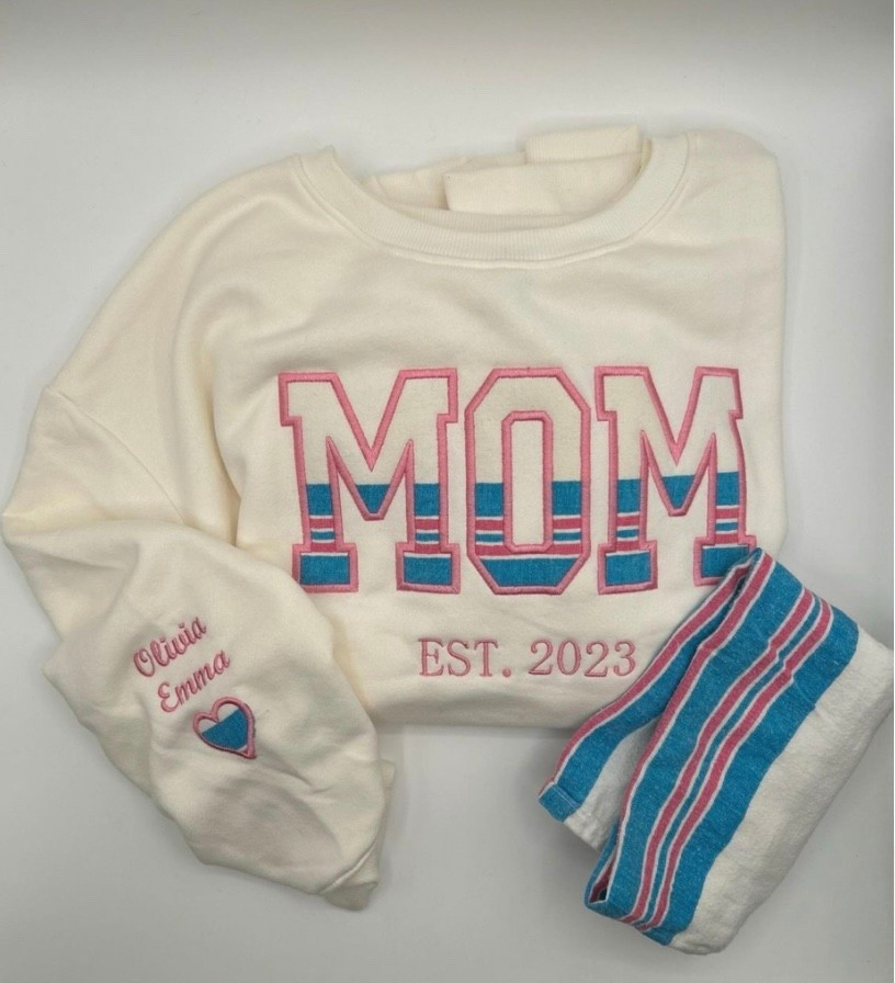 Baby Blanket Mom or Dad sweatshirt | Custom hospital blanket appliqué sweatshirt | personalized Mom or Dad baby blanket or jumper crewneck #mama #mamasweatshirt #mamacrewneck #newmom #momgift #newmomgift 

#LTKGiftGuide #LTKMidsize #LTKBaby