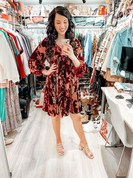 I’ve gotten veerrrryyyy behind sharing my Sunday outfits so here come a bunch! Both my shoes and dress are still available to shop 🛍️


#LTKstyletip #LTKparties #LTKMostLoved