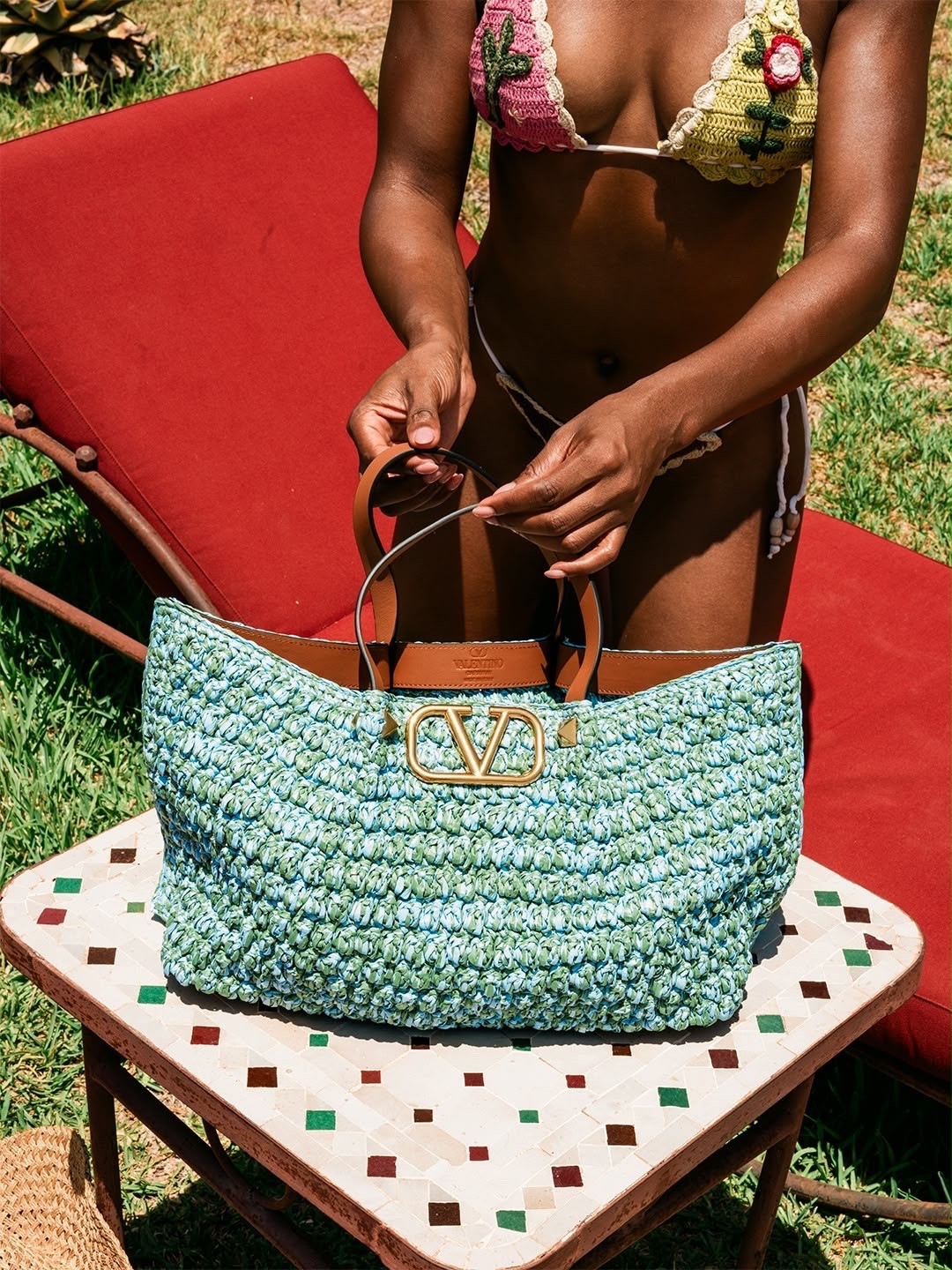 The Raffia Statement

A closer look at the oversized Valentino raffia tote, finished with leather handles and the signature gold VLogo. The soft blue and green weave makes it a standout summer accessory.

#LTKFashionMonth #LTKstyletip #LTKbag