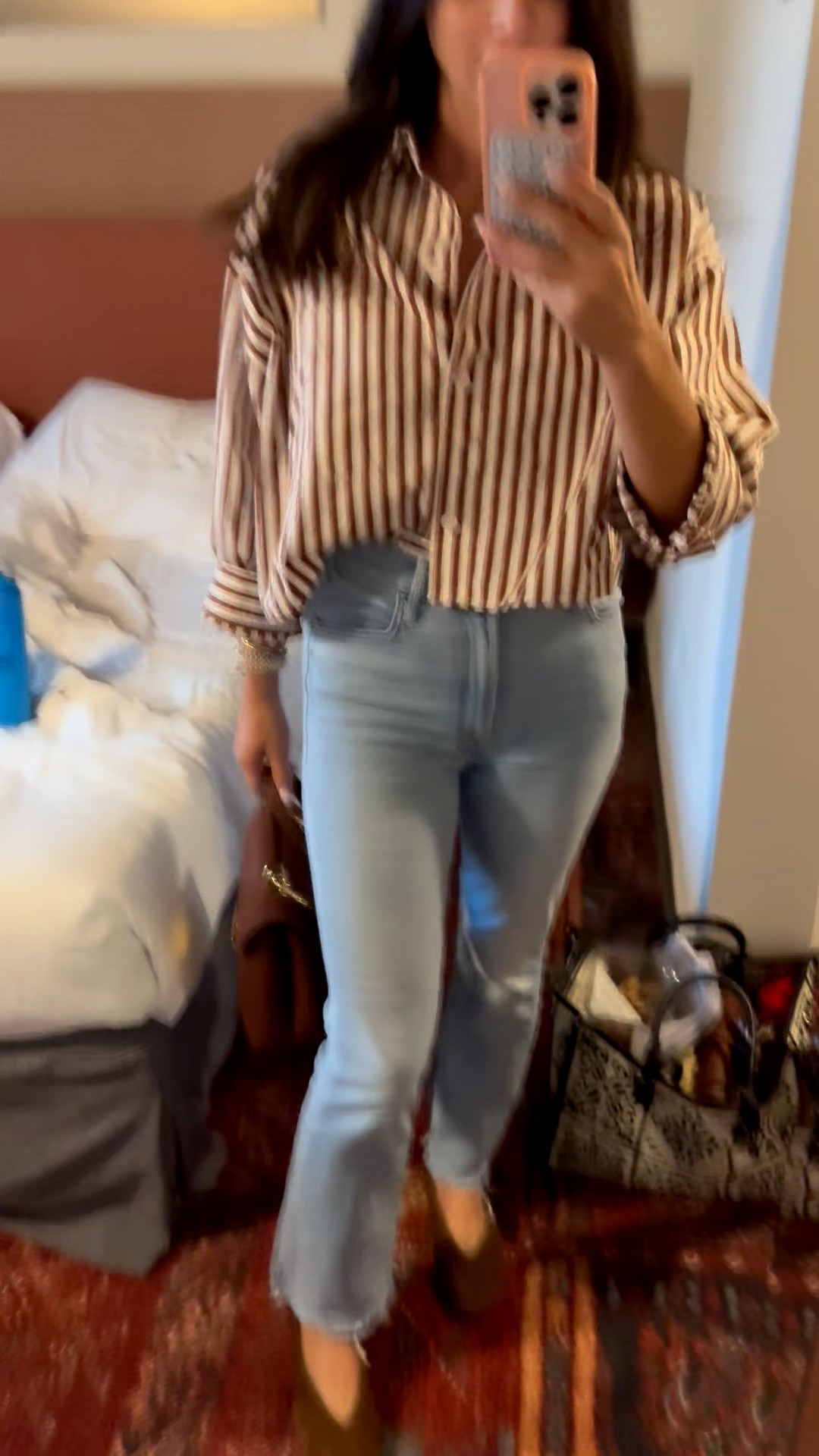 ✨ Pisa Day Look 🇮🇹
All the walking today calls for comfy classics — I’m living in these Mother jeans and this TWP blouse (a total splurge, but one I re-wear on repeat 🙌). Finished it off with a pair of Christina’s shoes she let me take for the trip ❤️.

Linking everything on my LTK — because sightseeing and style can coexist 😉

#OOTD #LTKtravel #LTKfashion #PisaStyle #EffortlessChic #MotherDenim #TWPstyle #TravelInStyle #LTKitEurope #PrettyInPinkAgain