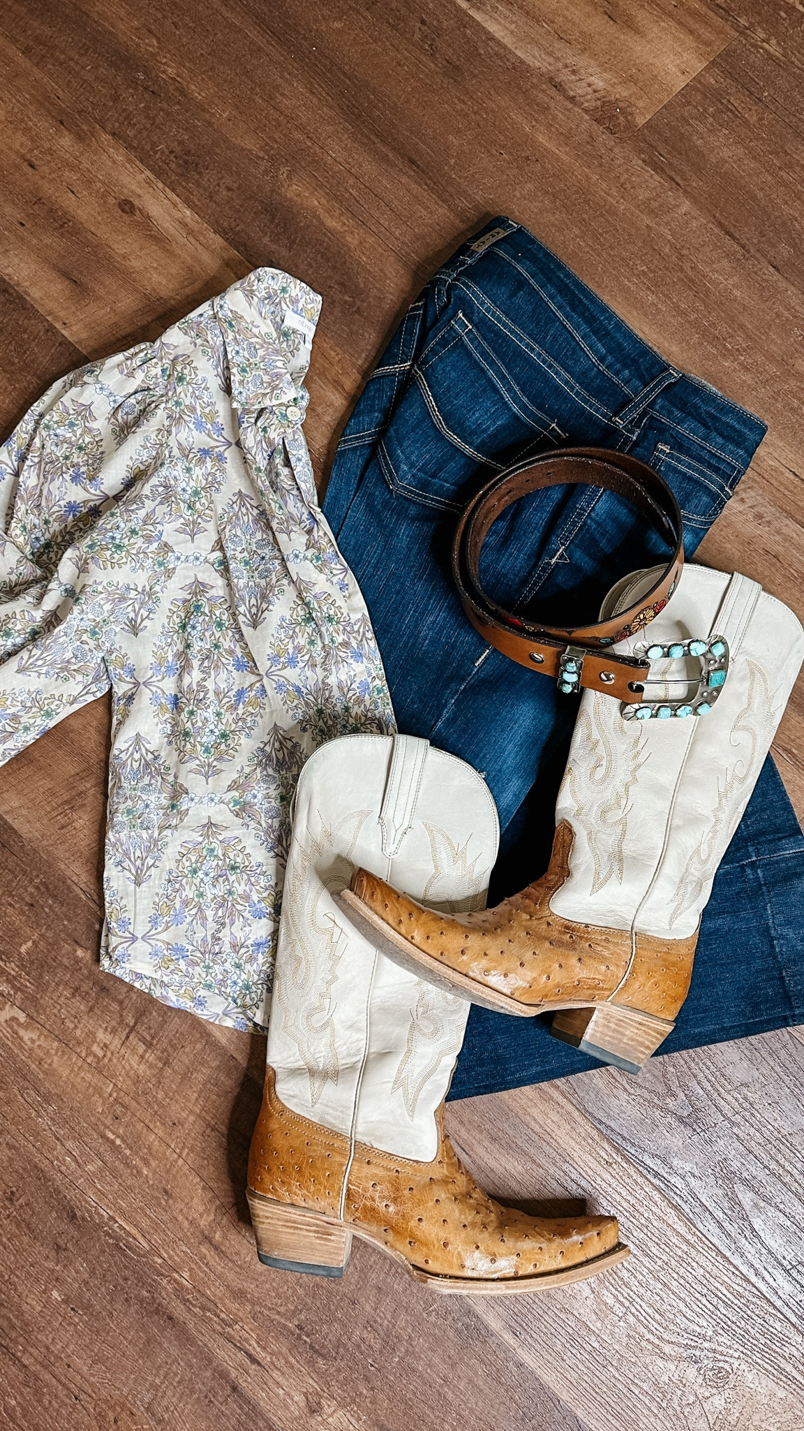 These ostrich cowboy boots are my new favorites! I can’t get over how comfy they are!! 

Sizing: if you’re a half size, size down. Otherwise, you can stick with your true size! 