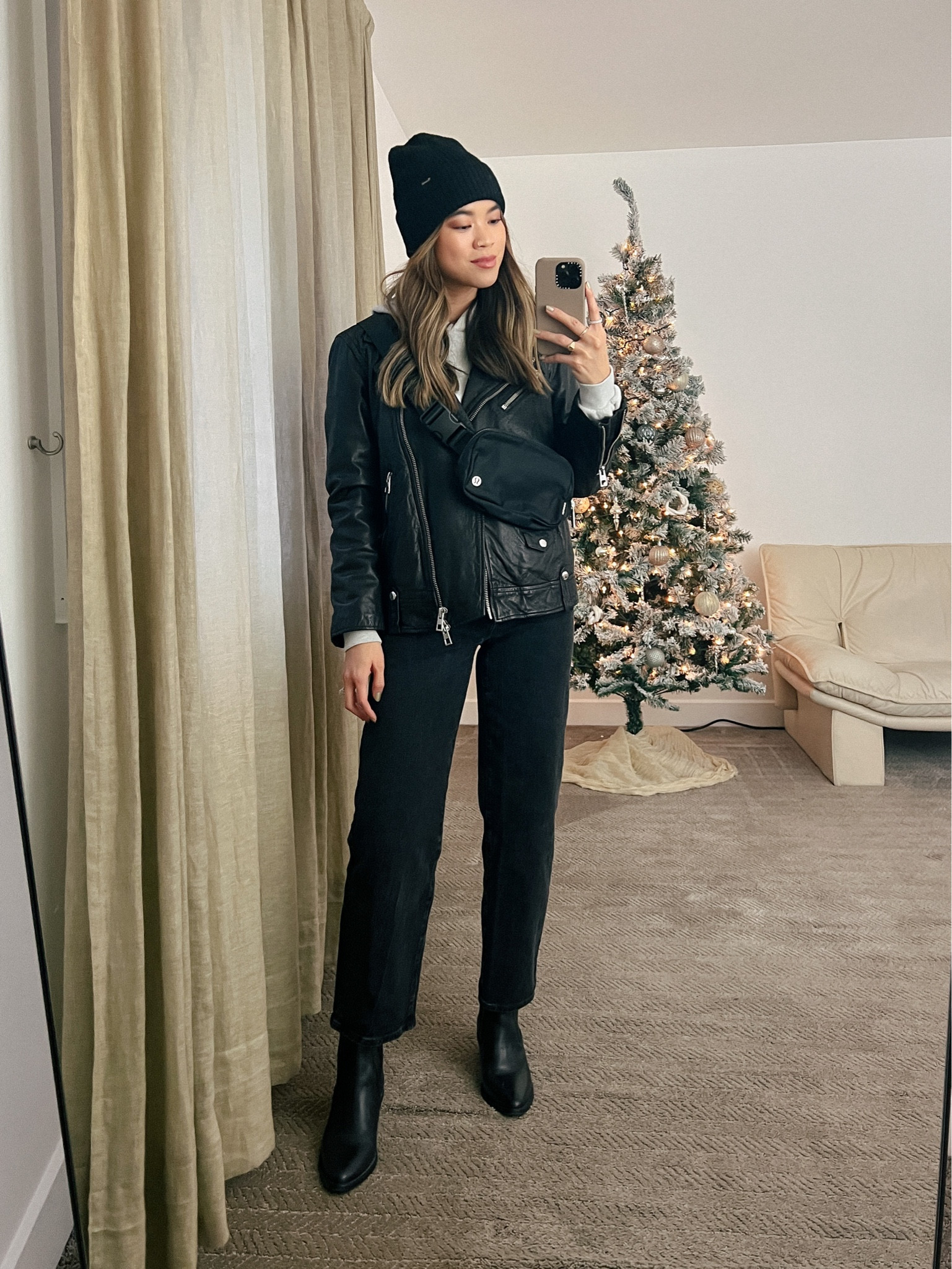 Grey sweatshirt layered under a Madewell moto jacket with Madewell black denim jeans and black heeled booties!

Top: XXS/XS
Bottoms: 00/0
Shoes: 6

#winter
#winteroutfits
#winterfashion
#winterstyle
#holiday
#giftsforher
#everlane
#madewell
#lululemon


#LTKSeasonal #LTKHoliday #LTKstyletip