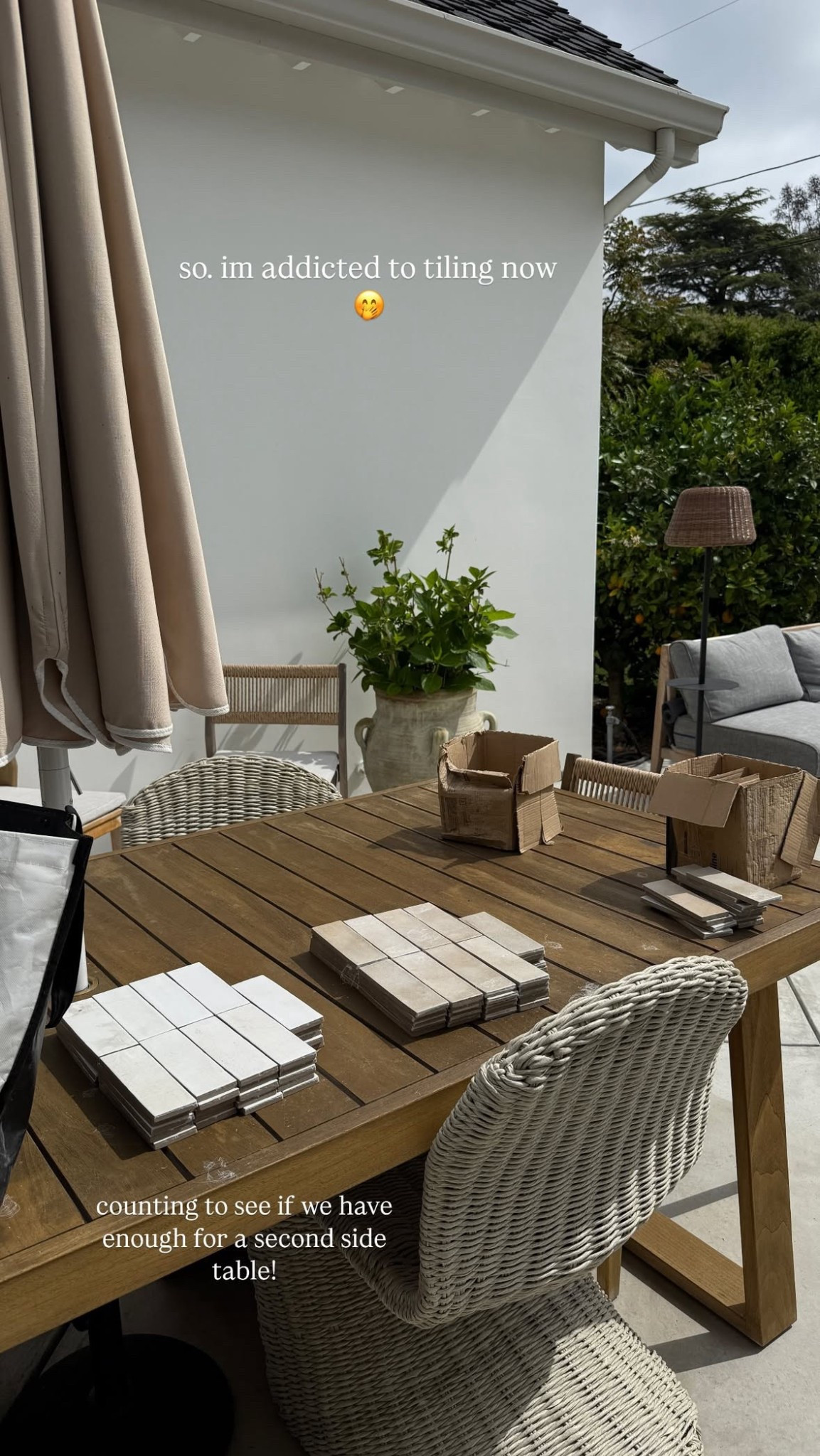 i’m addicted to tiling now 🤭

outdoor dining | outdoor table | ouch | pool umbrella