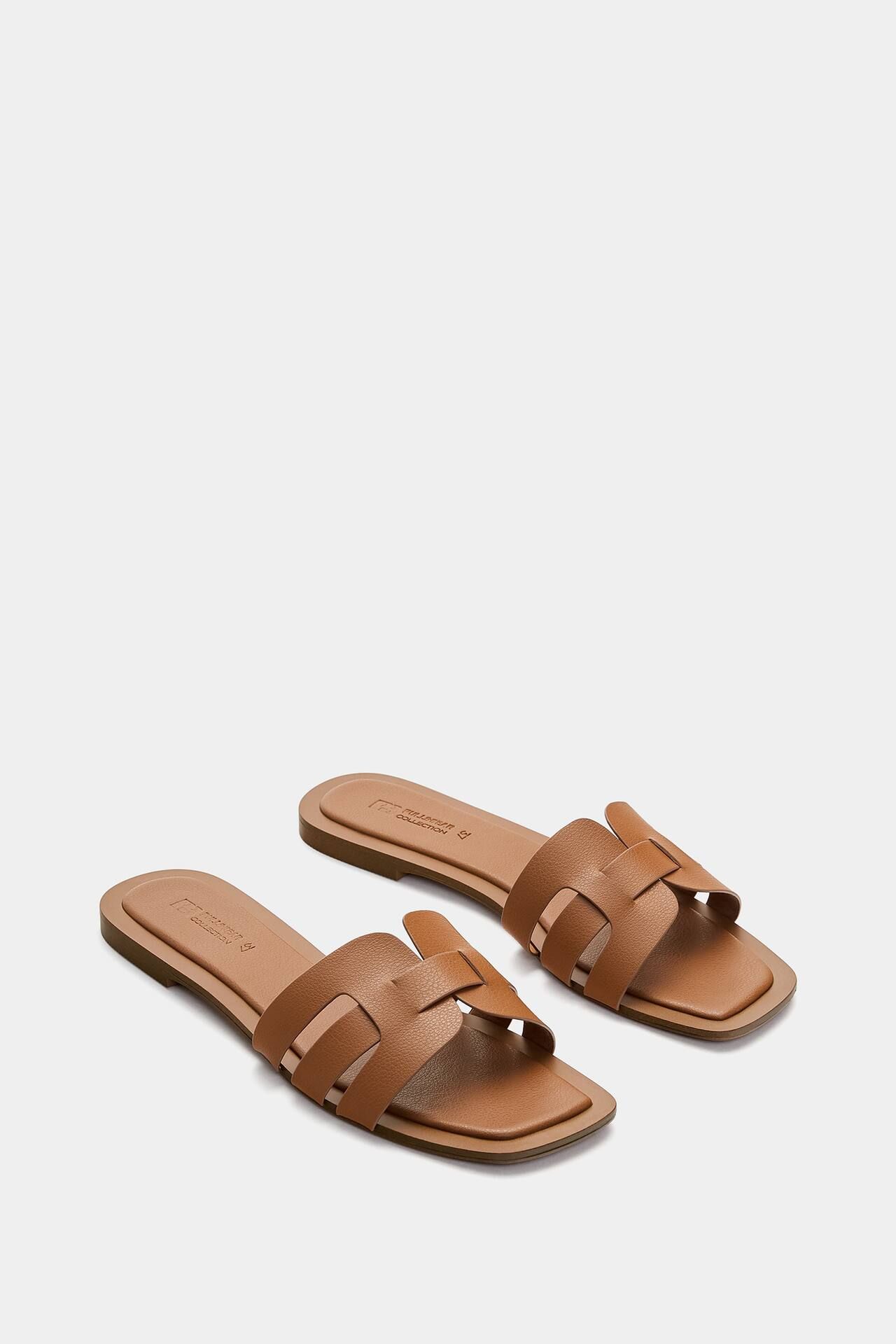 Flat crossover sandals | PULL and BEAR UK