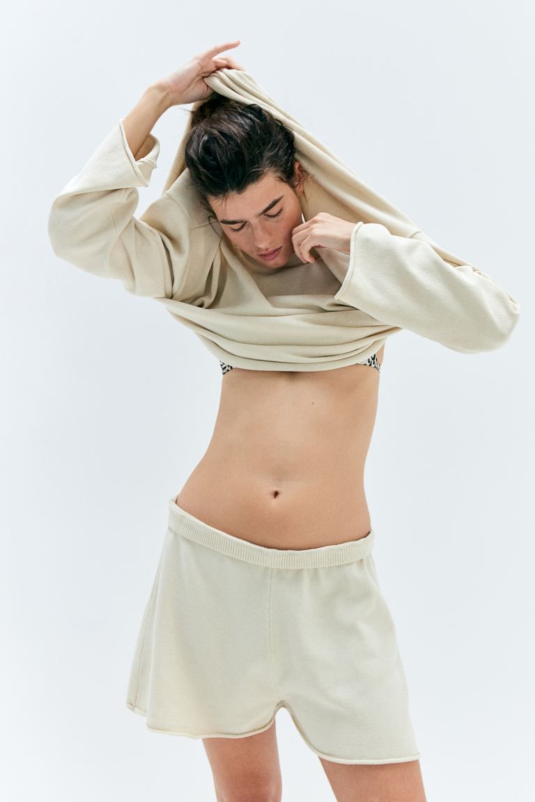 Knit Shorts - Regular waist - Short - Light beige - Ladies | H&M US | H&M (US + CA)