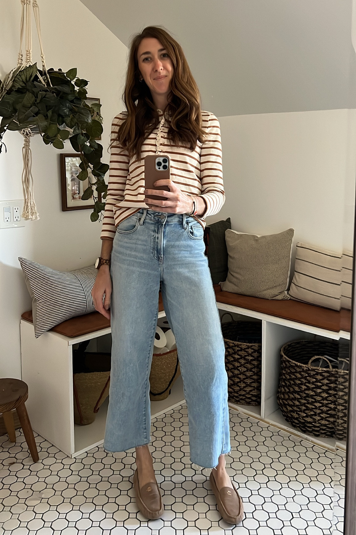 Cute and casual spring outfit with the comfiest jeans! 

#LTKworkwear #LTKhome #LTKstyletip