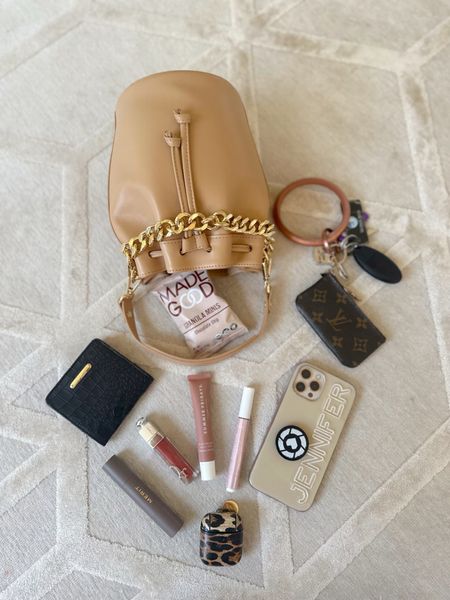 What’s inside my Brooklyn bucket bag I designed with Gigi New York!

20% off my bag with code: HAUTE20

20% OFF my custom phone case
*no code needed*

#baublebar #customphonecase #keyring #neutralhandbag #tarte #cardcase #wallet #summerfridays #merit #beauty #makeup #lipgloss #handbag #airpodscase




#LTKsalealert #LTKitbag #LTKGiftGuide