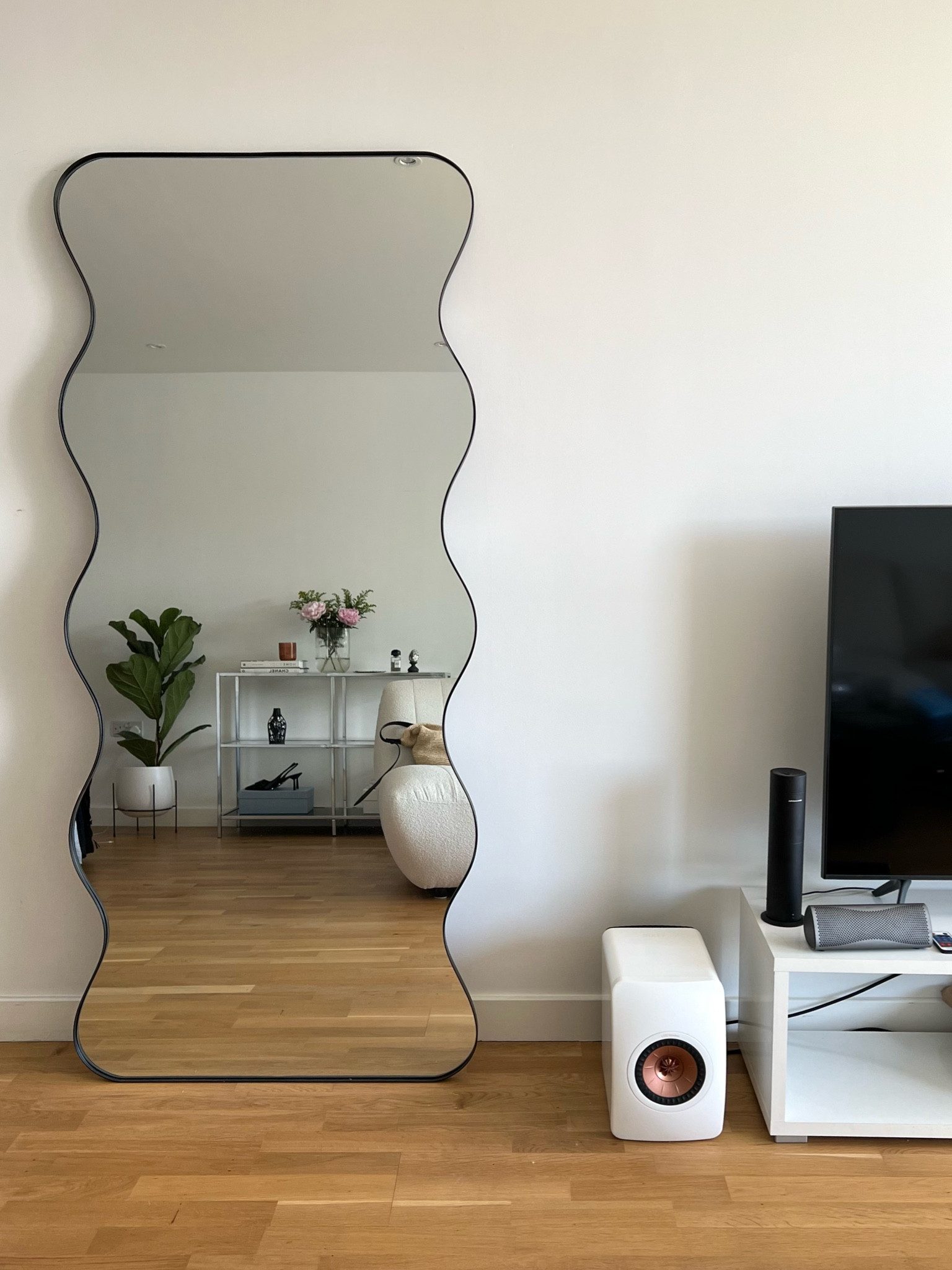 Wavy mirror 