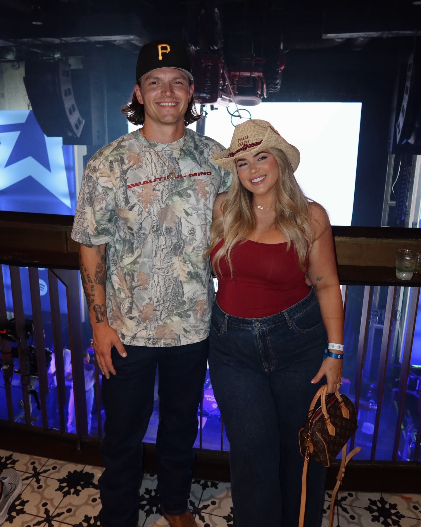 Outfit inspo country concert🤠 I got a 33 long in the jeans

#LTKootd #LTKMidsize