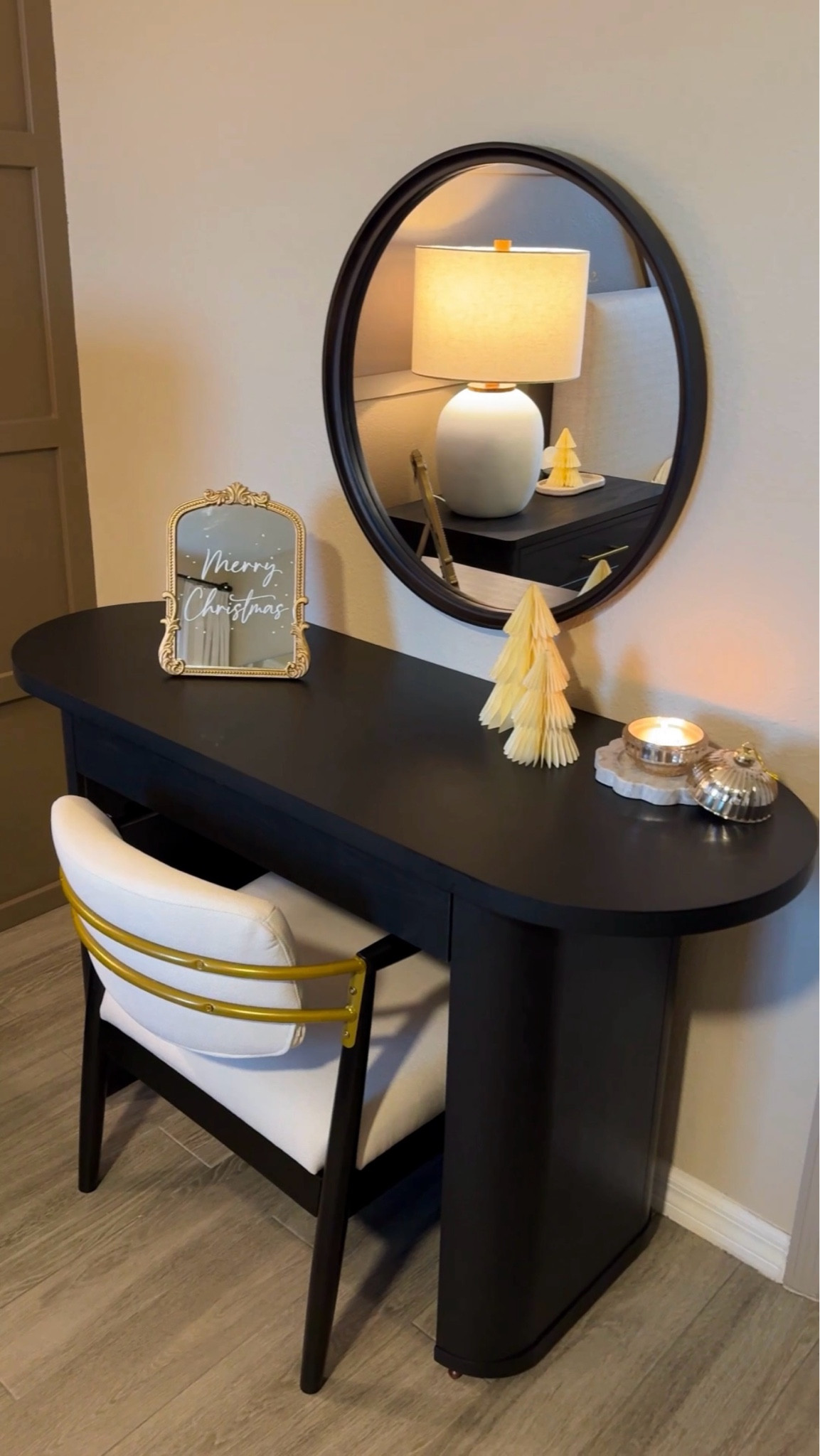 Vanity Christmas decor 🎄💫

#LTKHoliday #LTKStyleTip #LTKSaleAlert