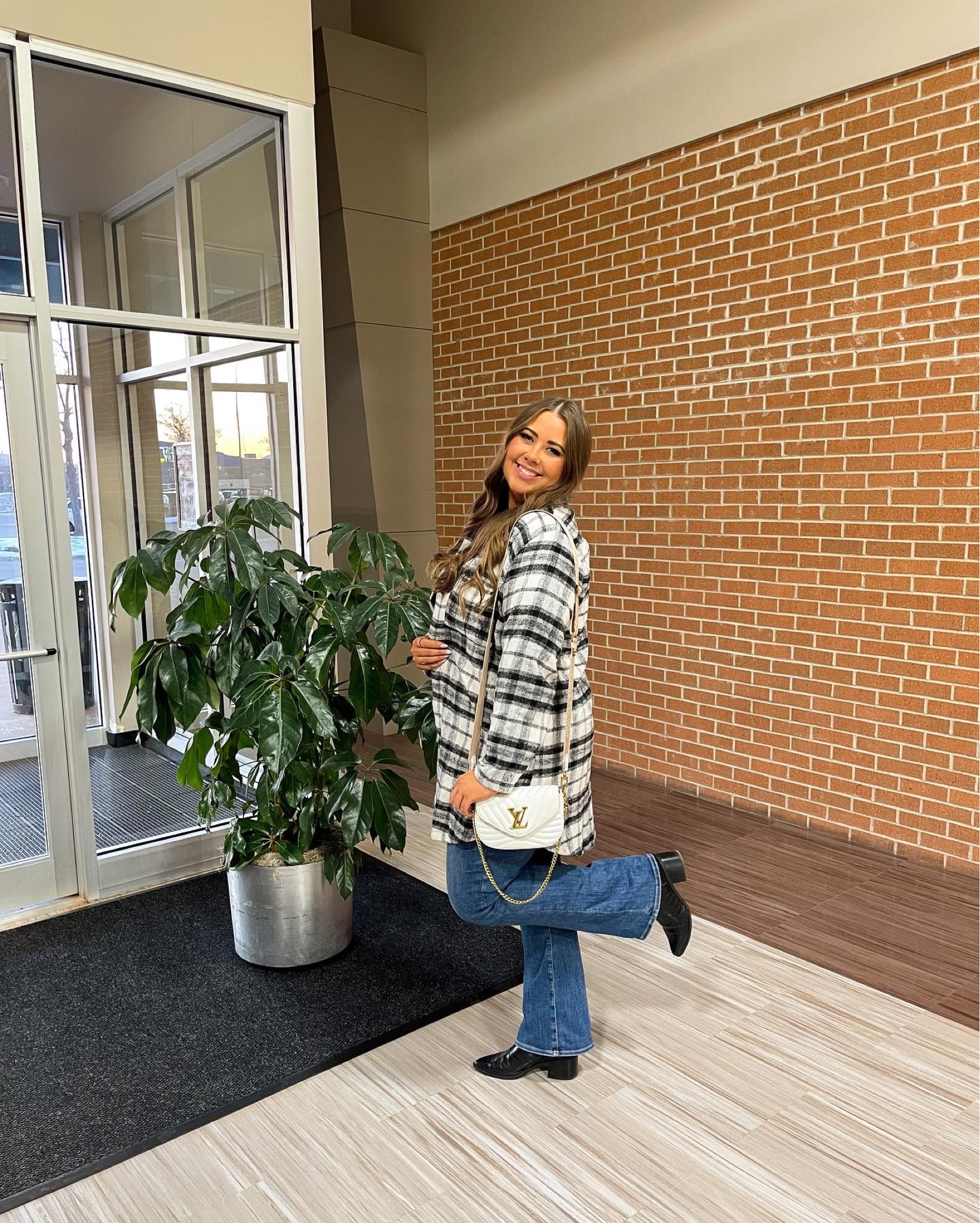 Flannel shacket outfit 🖤

#LTKstyletip #LTKsalealert #LTKSeasonal