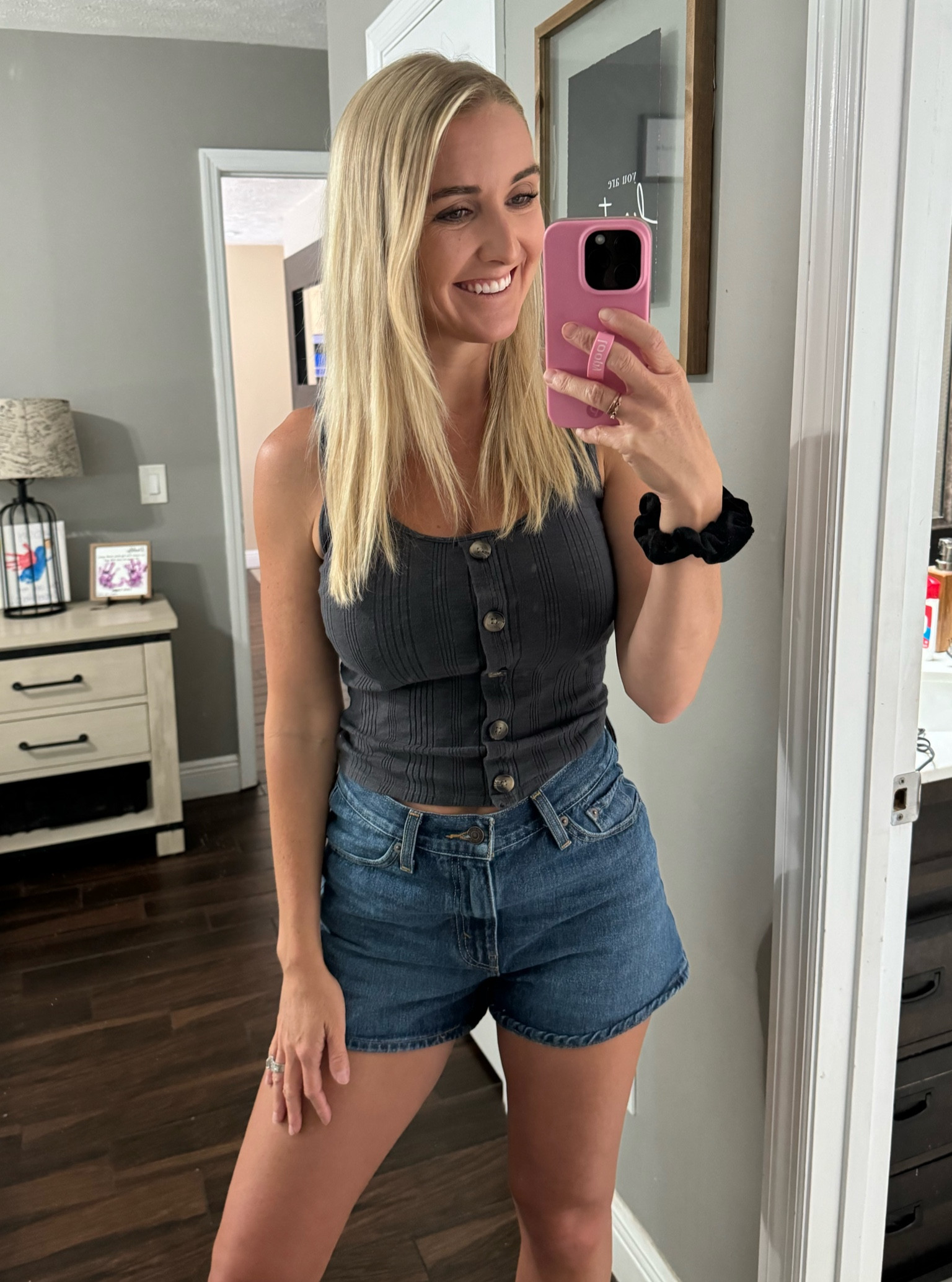 My new favorite shorts for the summer! 

#summerfashion #denimshorts 