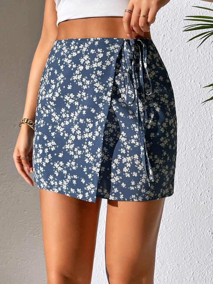 SHEIN PETITE Ditsy Floral Print Knot Side Wrap Skirt | SHEIN